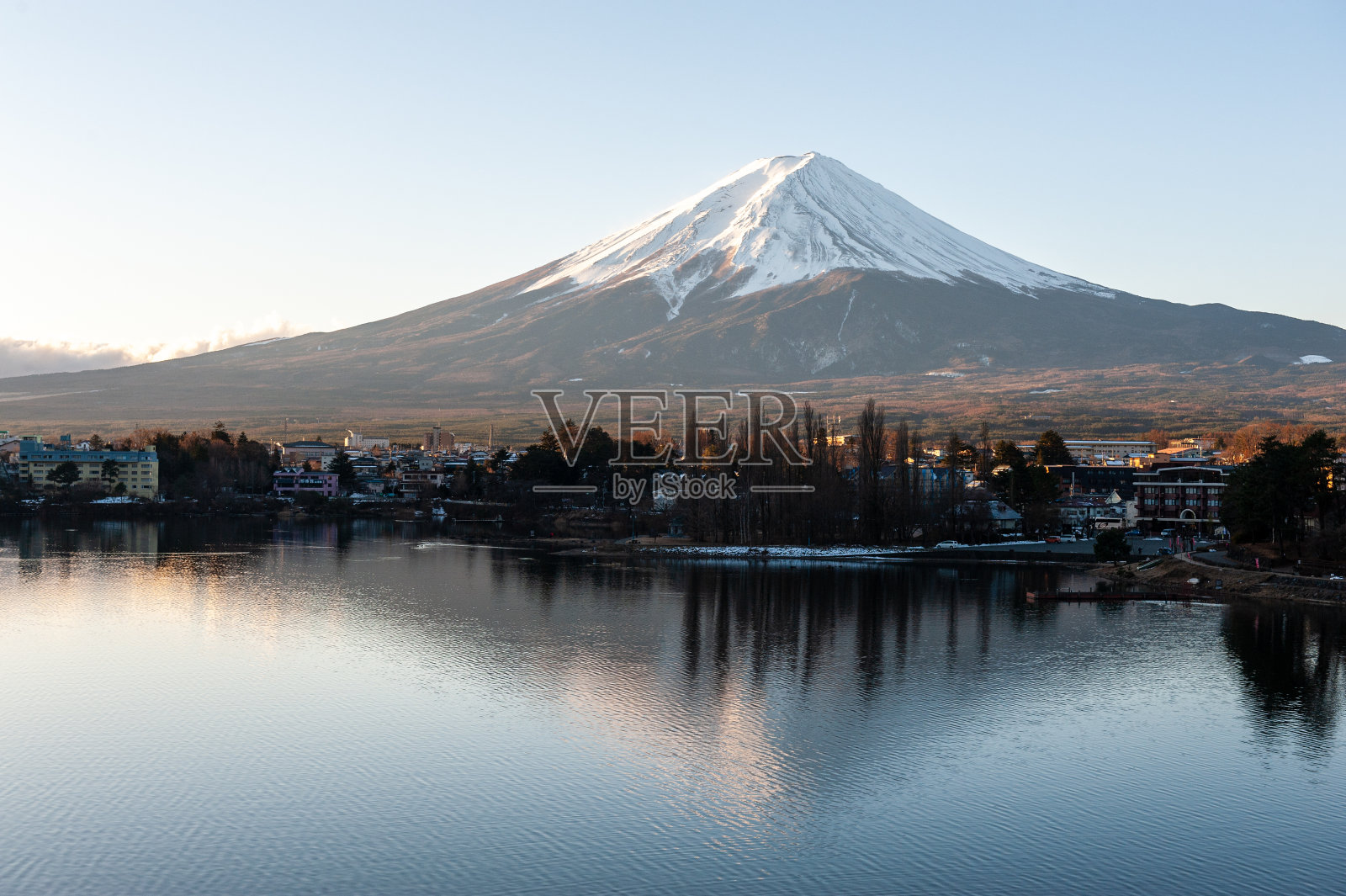 日出的富士山照片摄影图片
