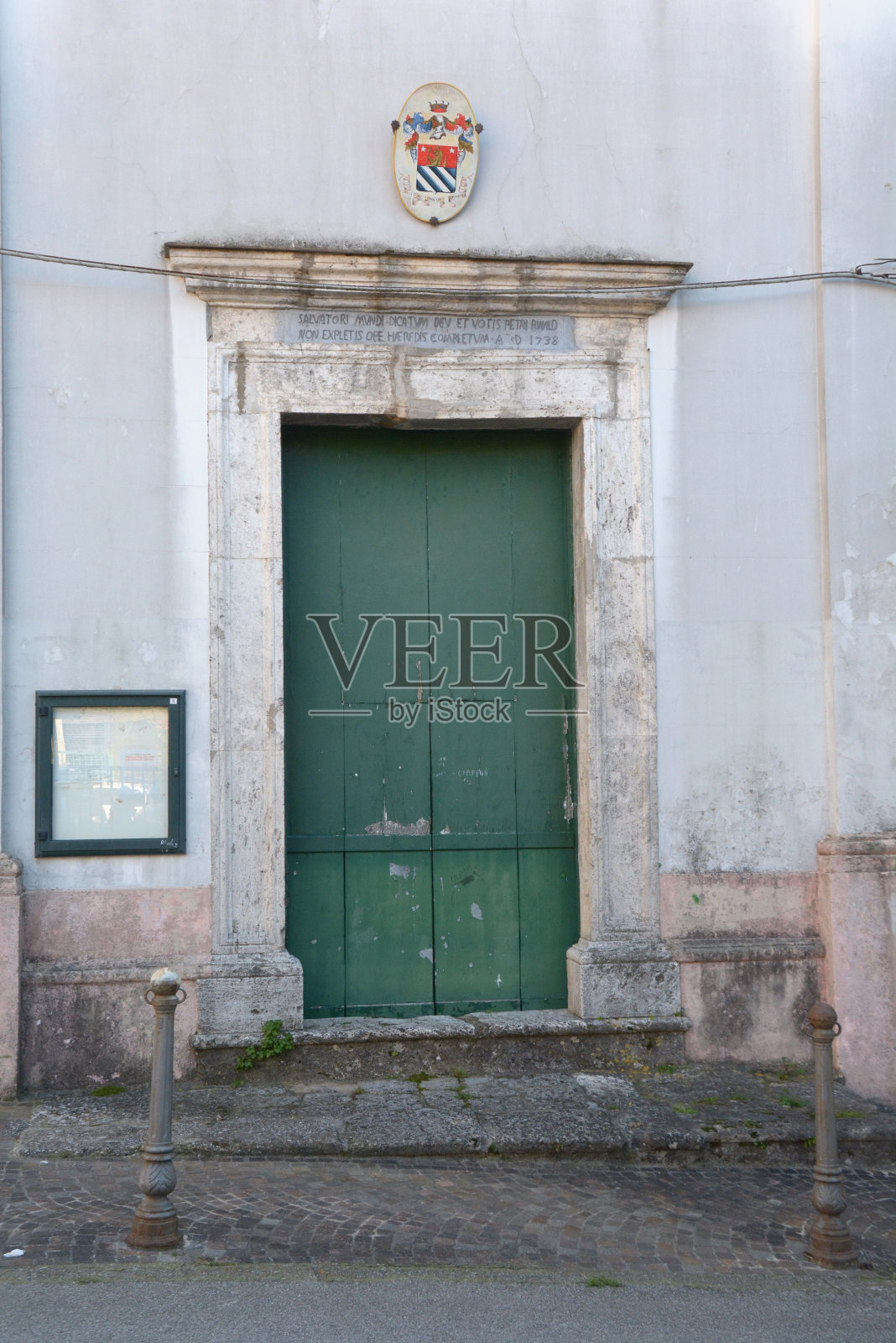 2023年1月12日，意大利南部Giffoni Valle Piana的城市景观。照片摄影图片