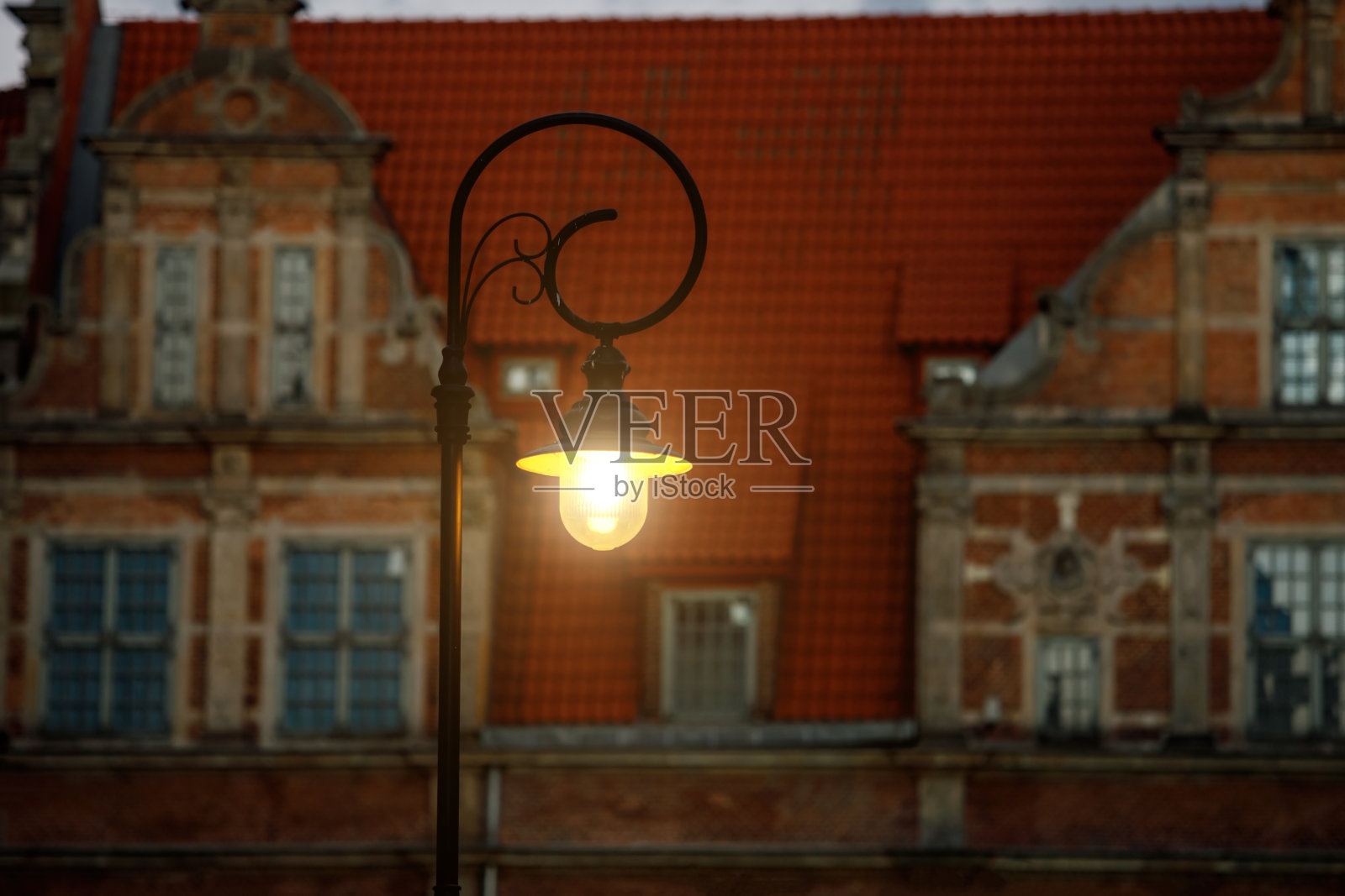 城市街道上复古的灯笼，古镇的灯。照片摄影图片