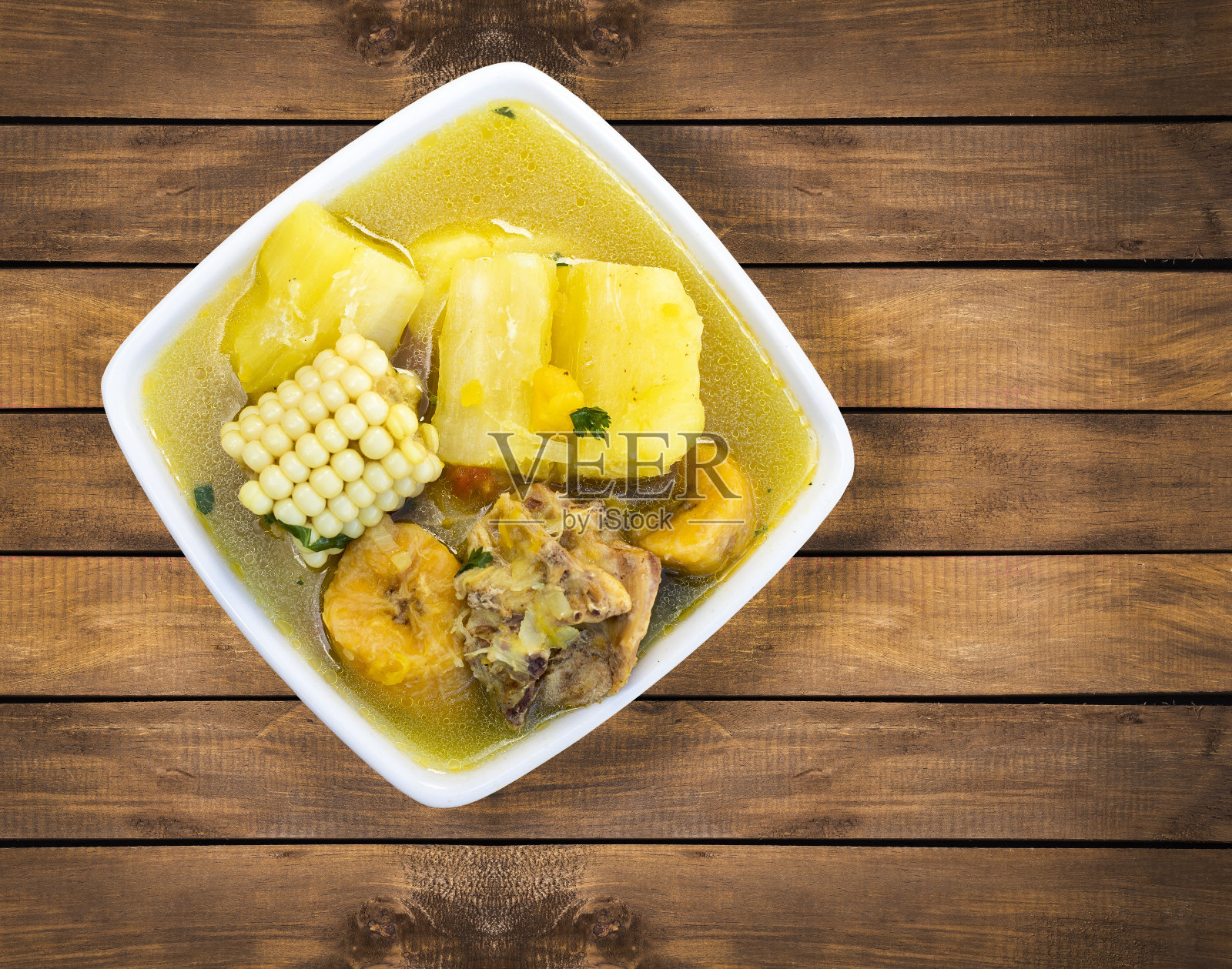 炖牛肉或桑科乔牛肉-典型的哥伦比亚食物照片摄影图片