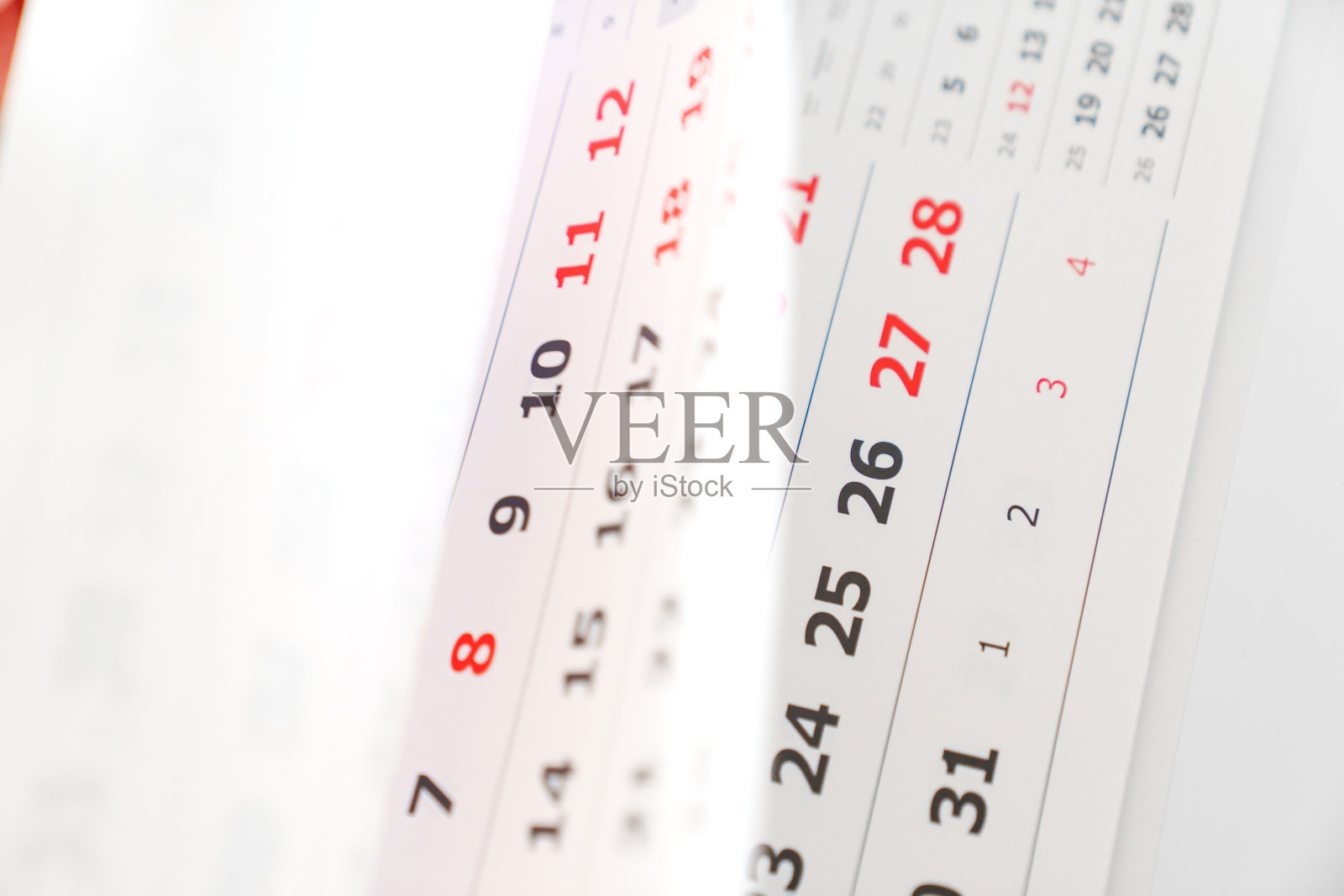 翻转日历页。时间的短暂性和计划的概念。照片摄影图片