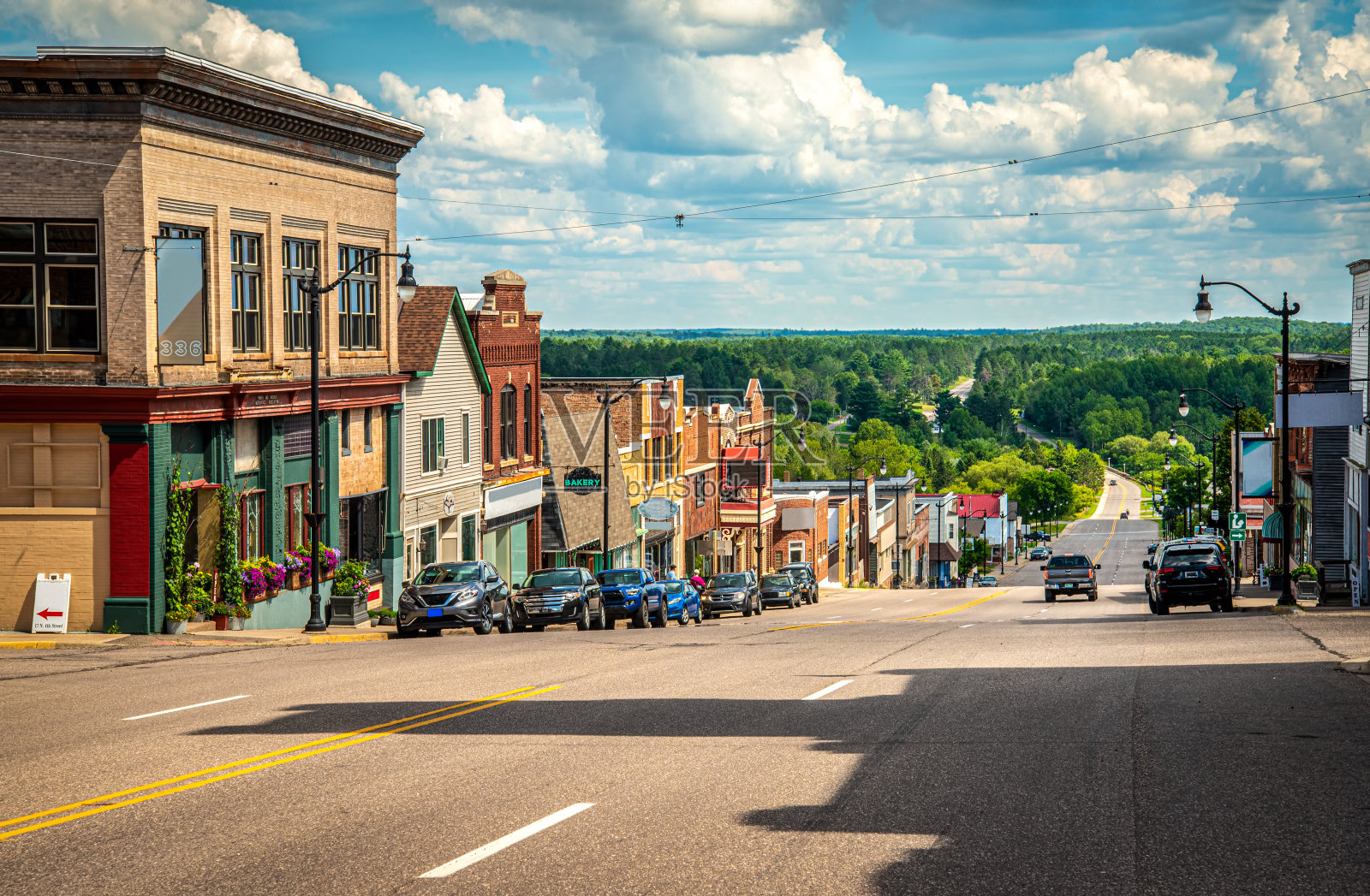 位于密歇根州北部一座山上的水晶瀑布城照片摄影图片