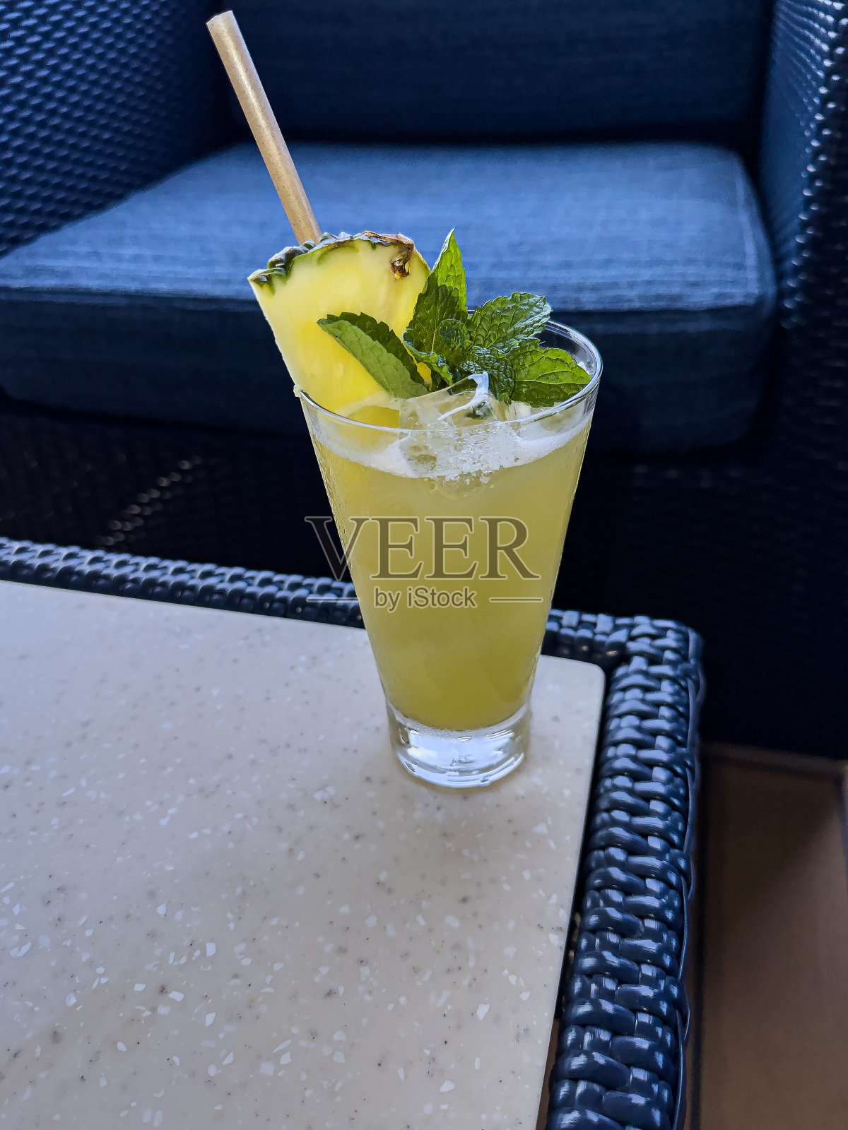 莫吉托加菠萝和薄荷。照片摄影图片