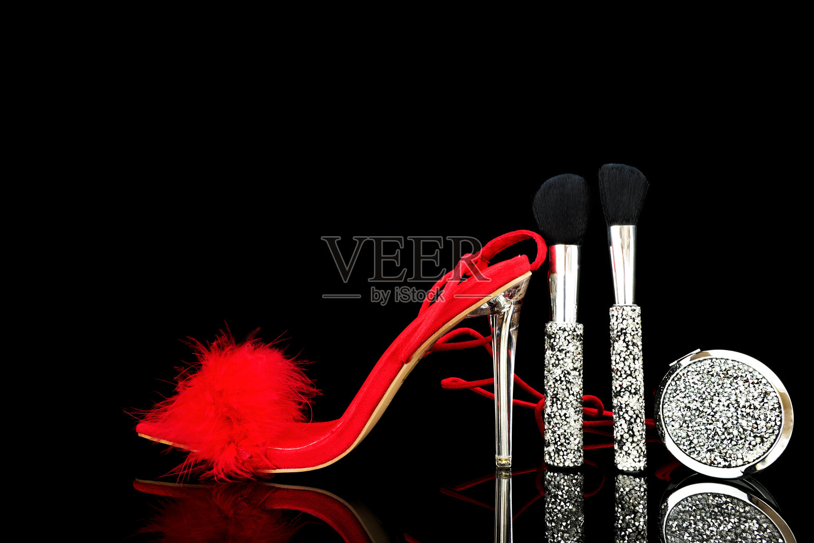 性感，系带的高跟鞋与盒子的背景照片摄影图片