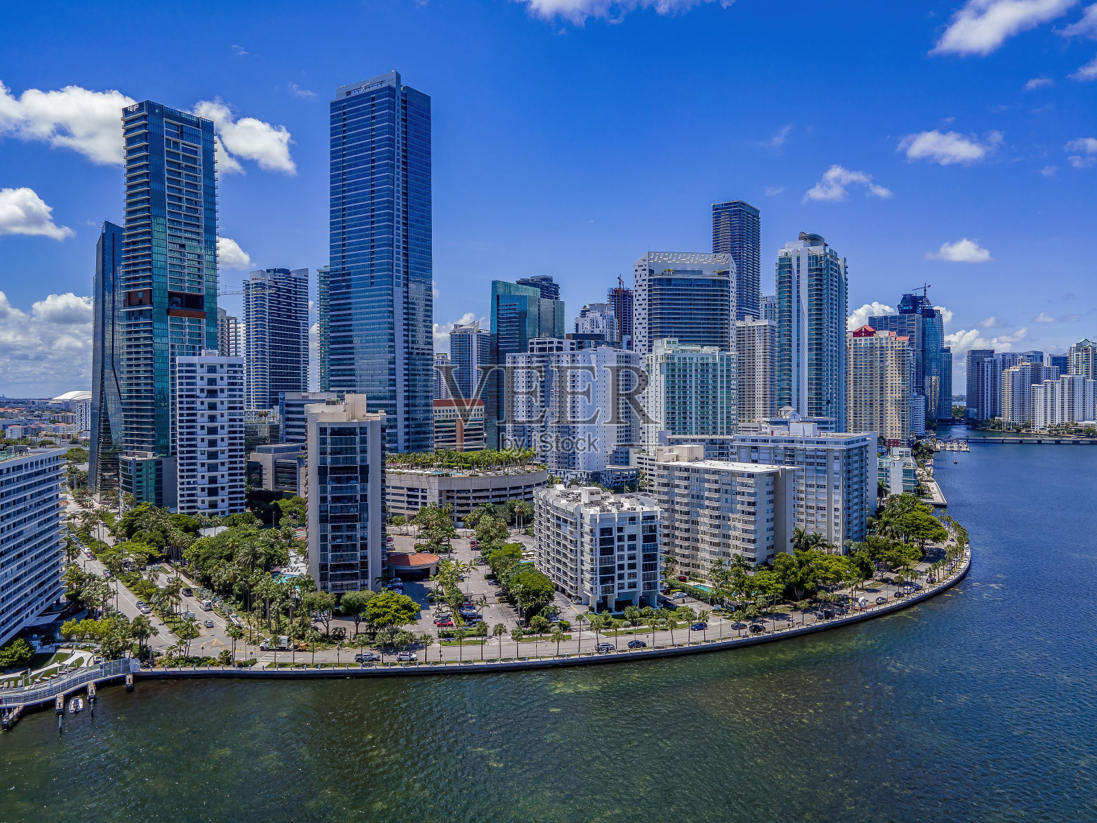 佛罗里达州迈阿密海滩的建筑和迈阿密南海峡的城市景观照片摄影图片