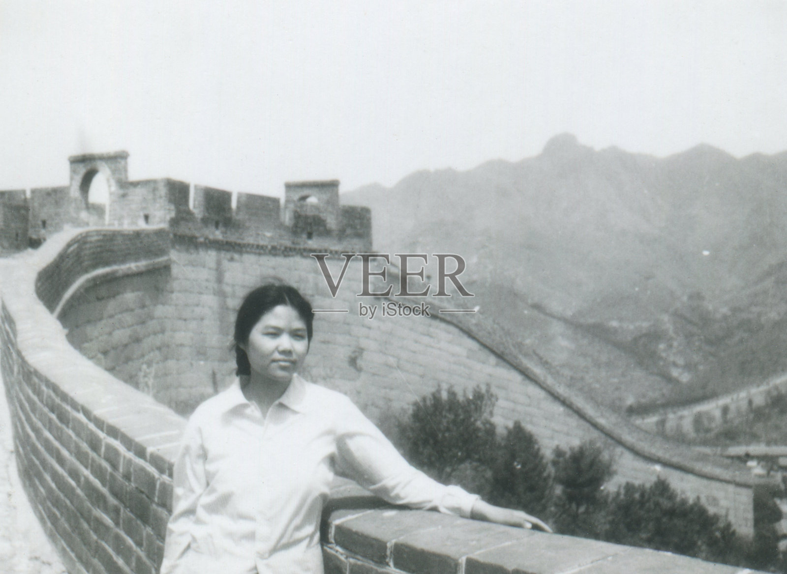 70年代中国女孩的生活方式单色老照片照片摄影图片