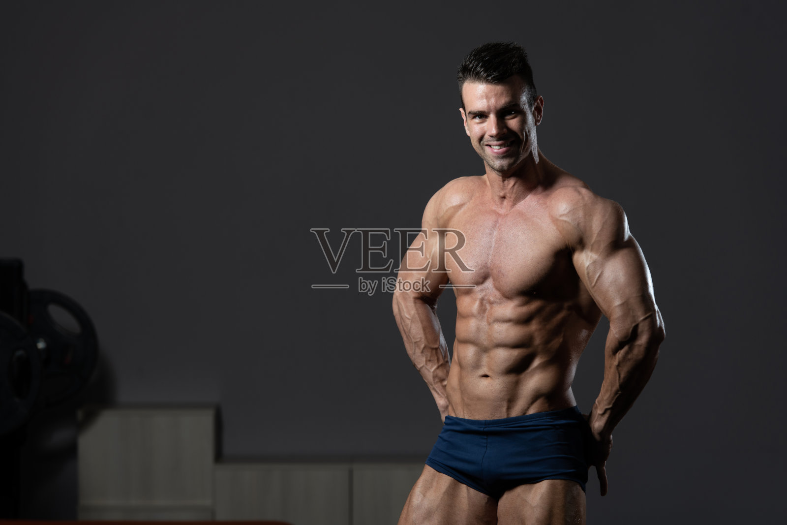 健康的年轻人伸展肌肉照片摄影图片