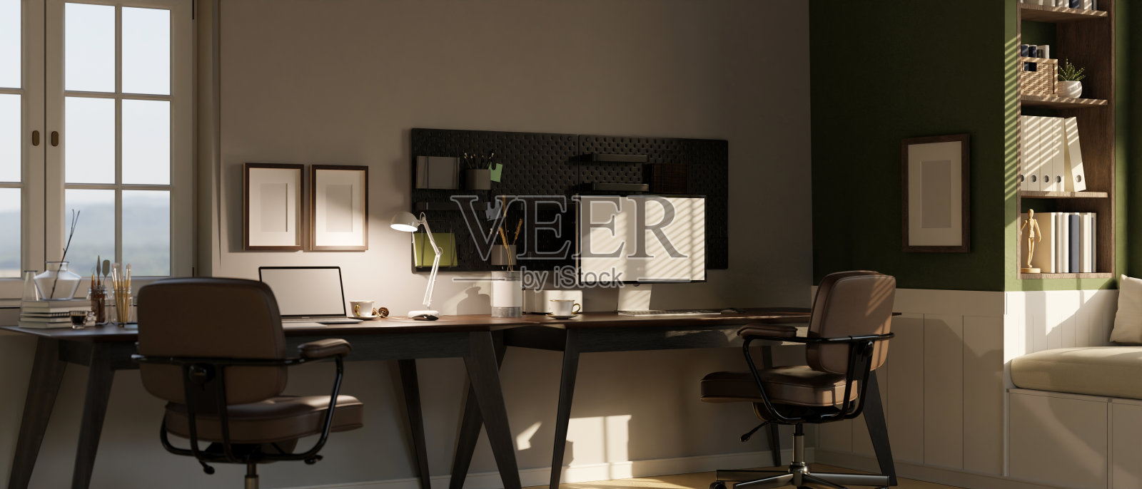 斯堪的纳维亚当代家庭工作间，笔记本电脑和电脑在办公桌上照片摄影图片