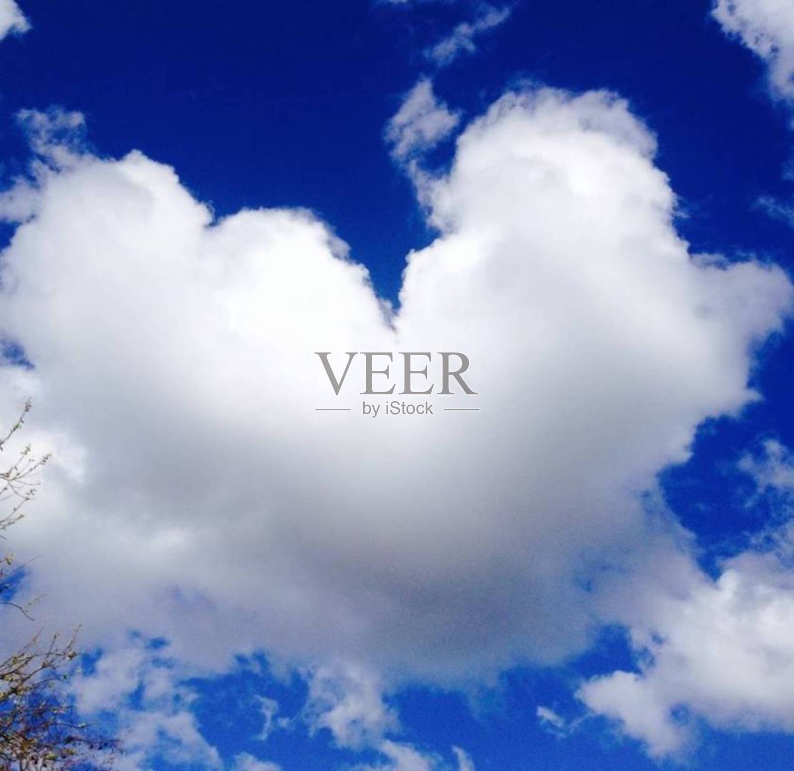 心形云照片摄影图片