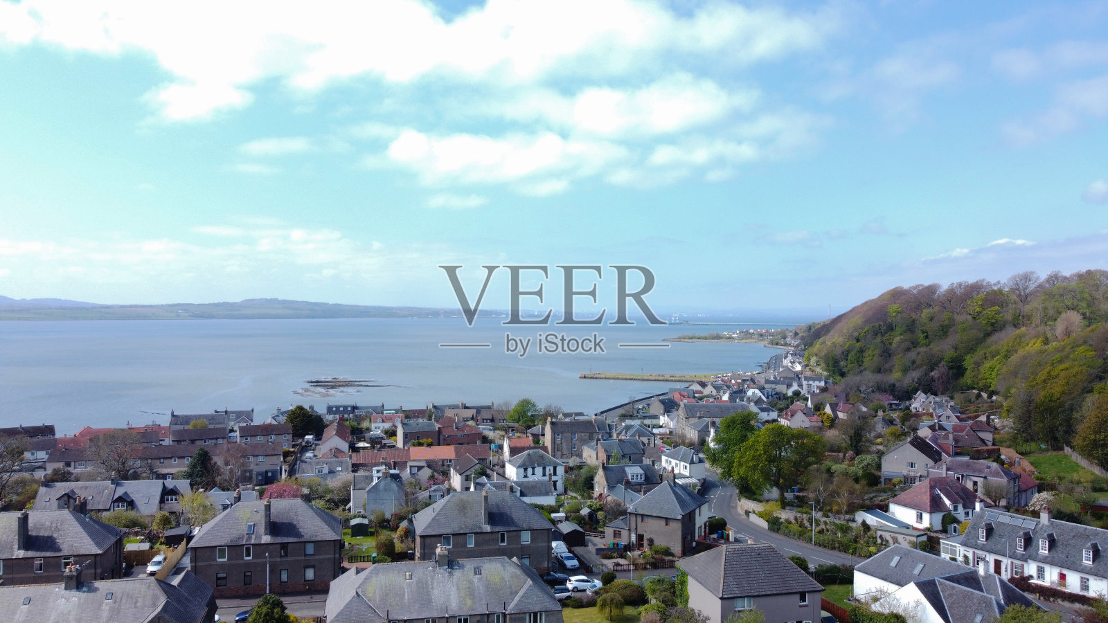 苏格兰村庄莱姆窑和福斯湾景观，苏格兰，英国照片摄影图片