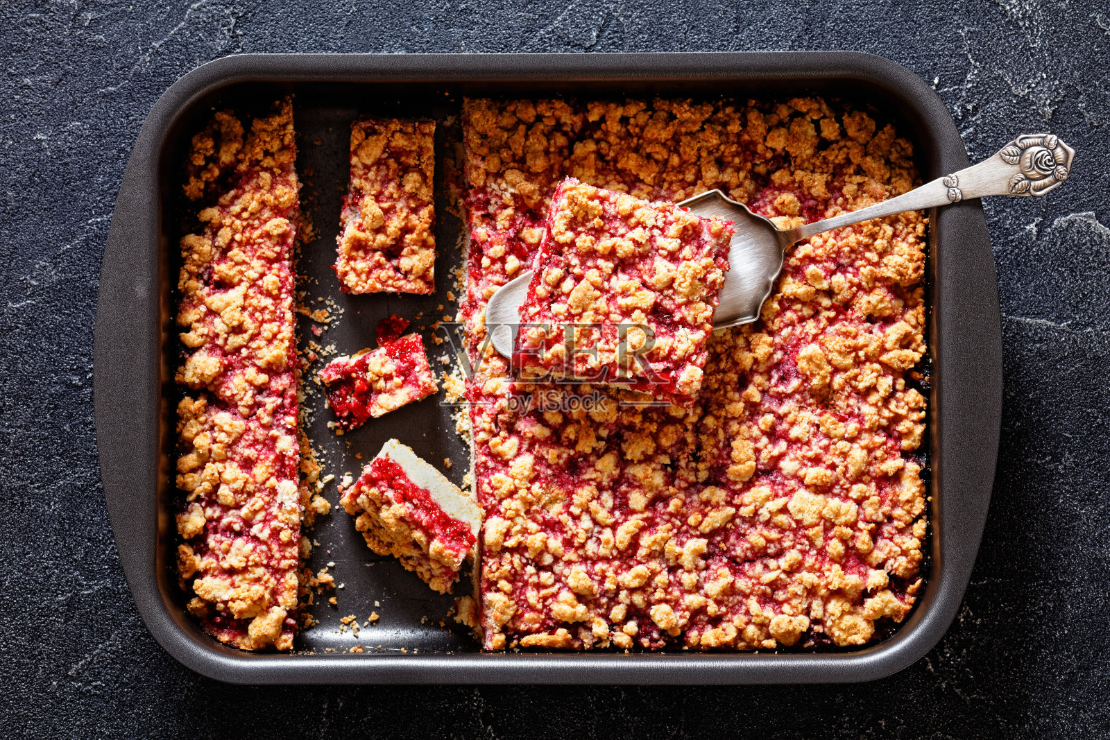 覆盆子酥皮派，俯视图照片摄影图片