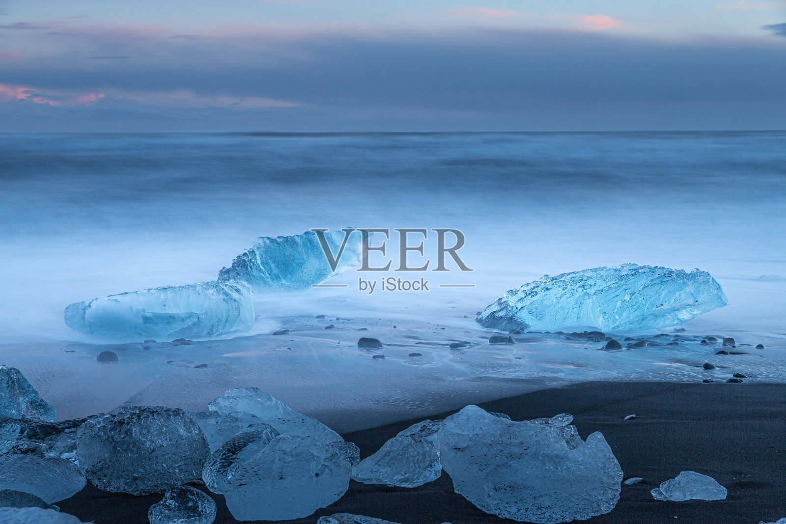 冰岛钻石海滩冰川冰山的美丽景色照片摄影图片