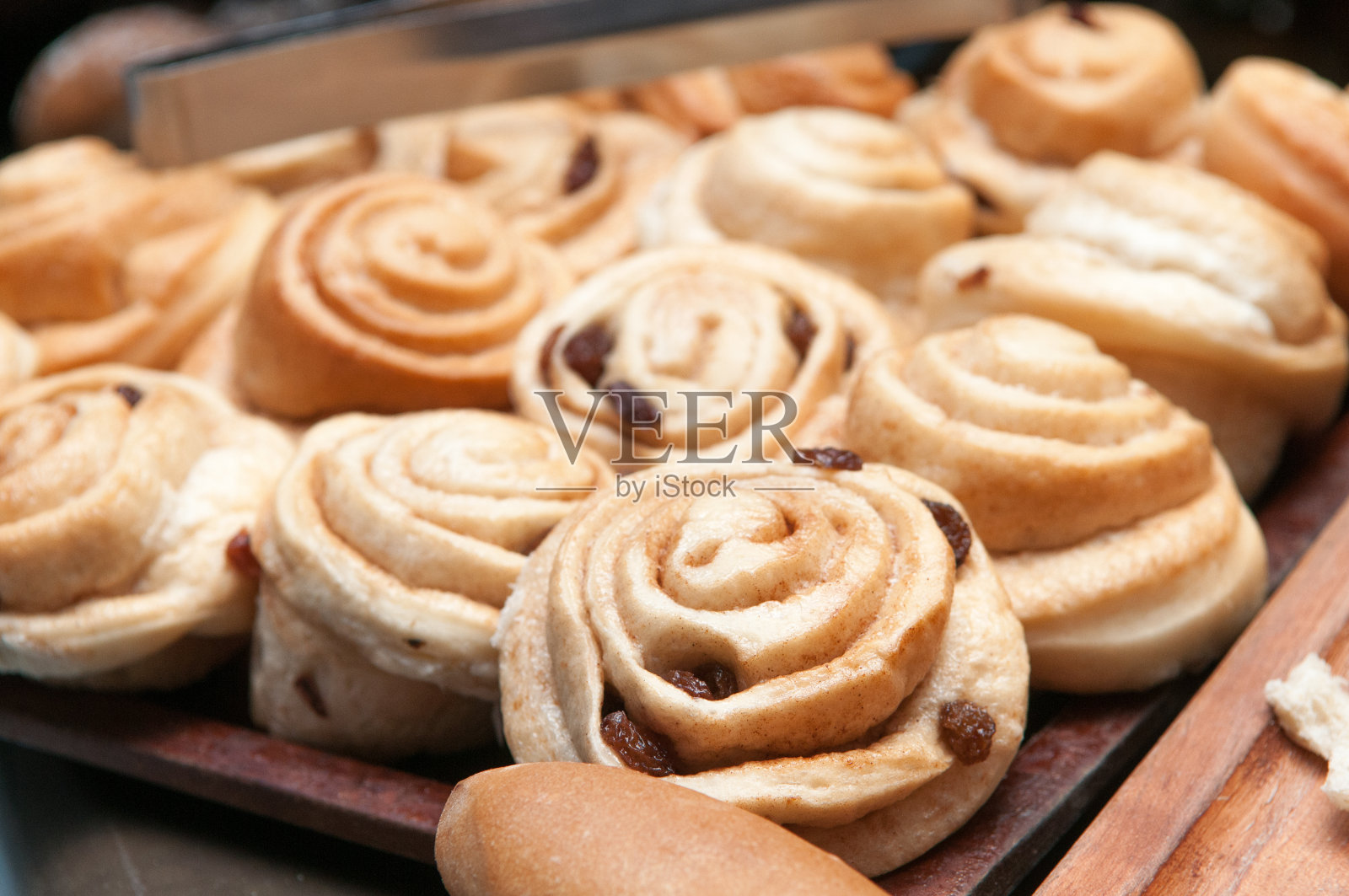 新鲜肉桂葡萄干的特写镜头照片摄影图片