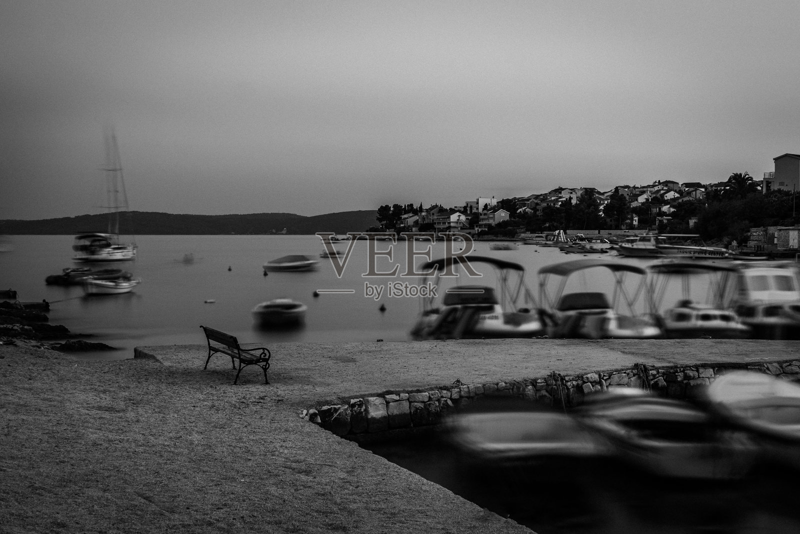 克罗地亚港口的灰度照片照片摄影图片