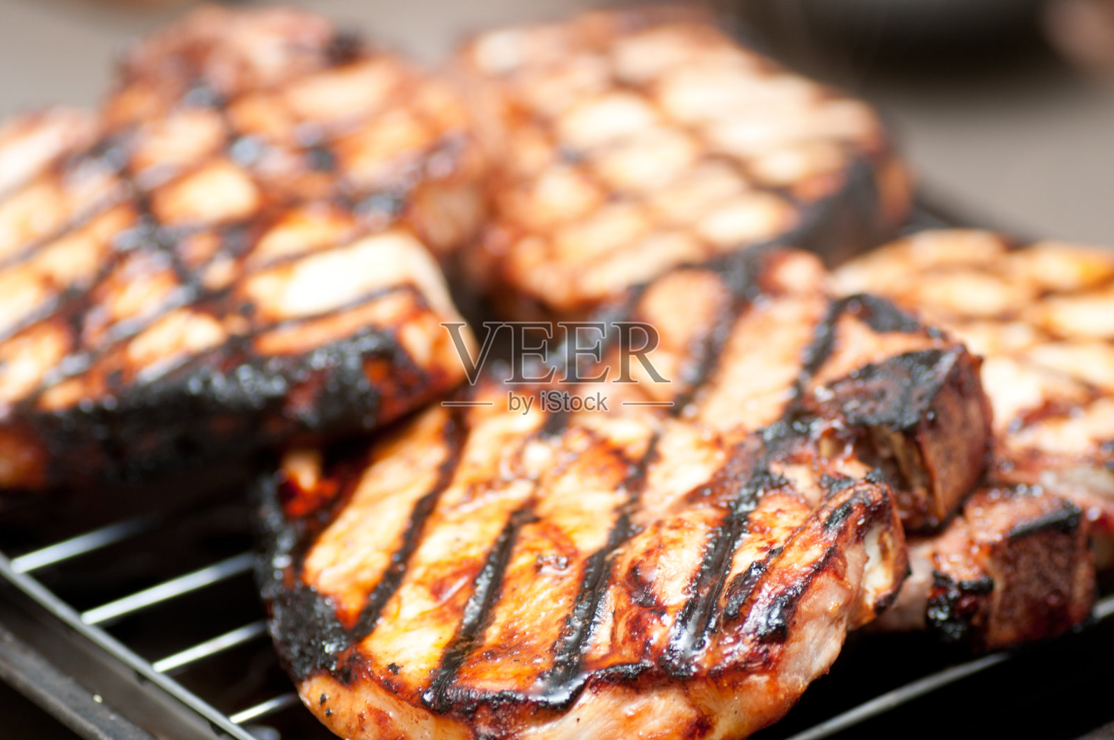 烧烤猪排烧烤餐照片摄影图片