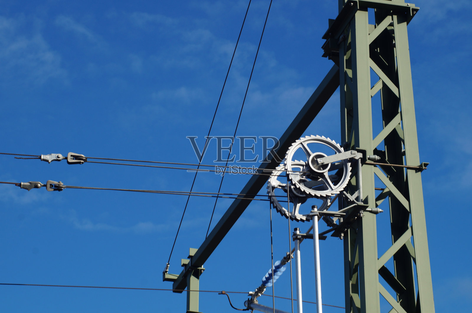 法兰克福美因-威悉铁路上的新型线路张力桅杆照片摄影图片