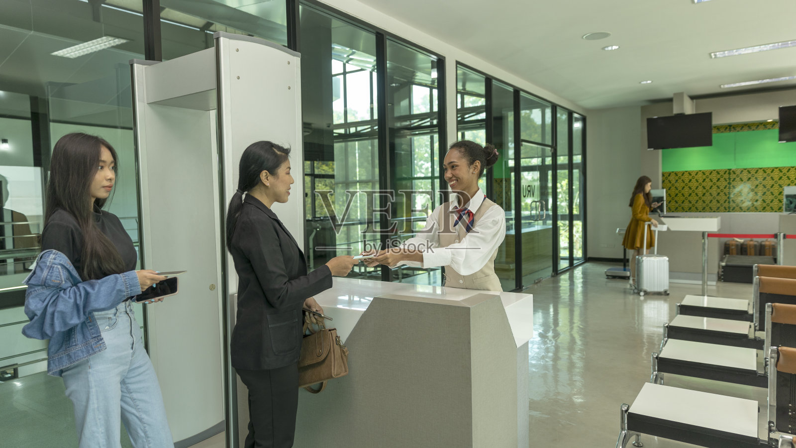 乘客登机照片摄影图片