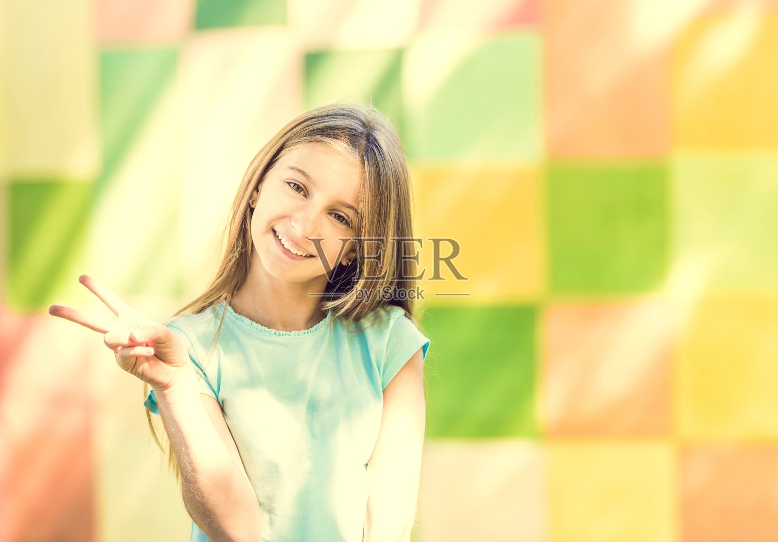 酷少女摆造型照片摄影图片