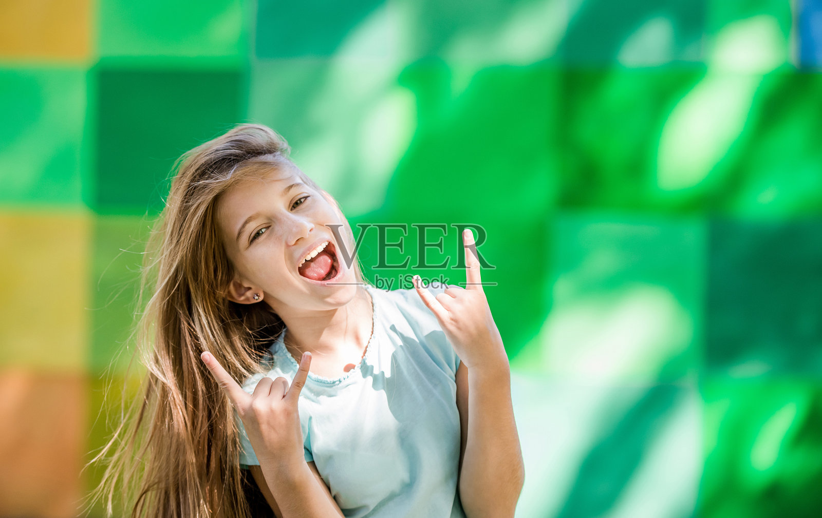 酷少女摆造型照片摄影图片