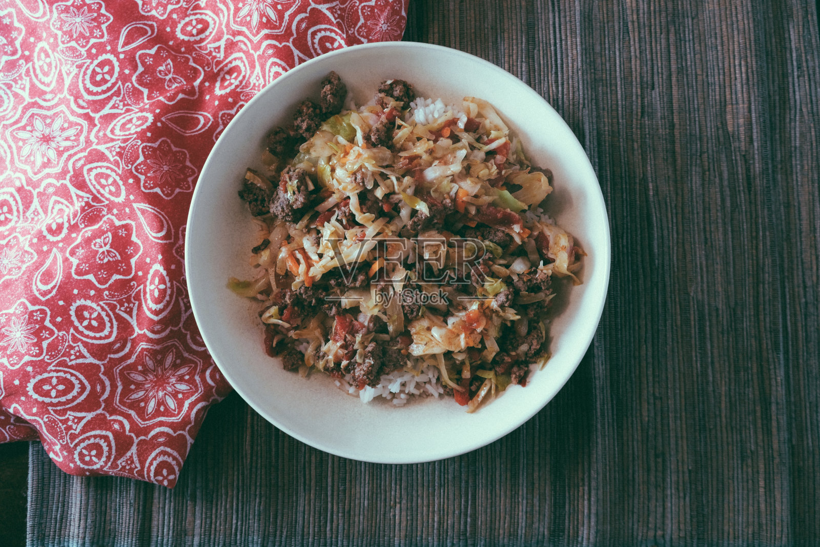 肉末蔬菜粥的俯视图照片摄影图片