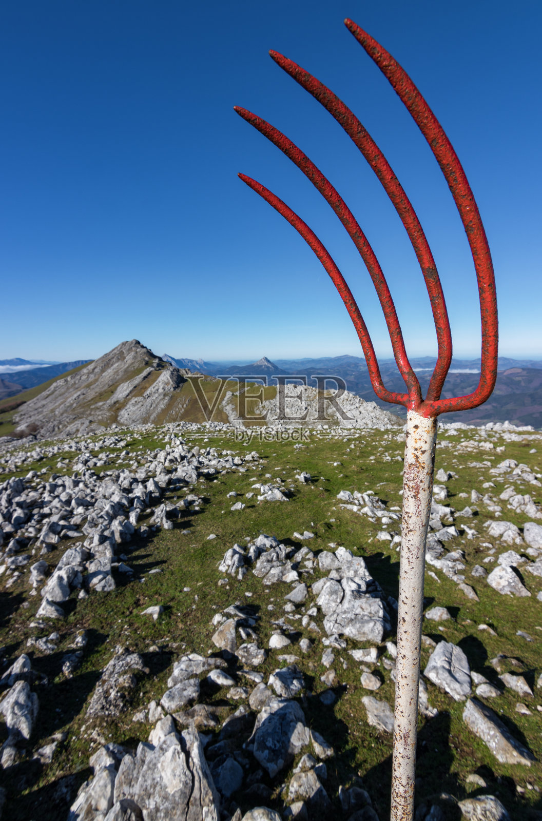 从巴斯克地区的Arriurdin山上俯瞰(西班牙)照片摄影图片