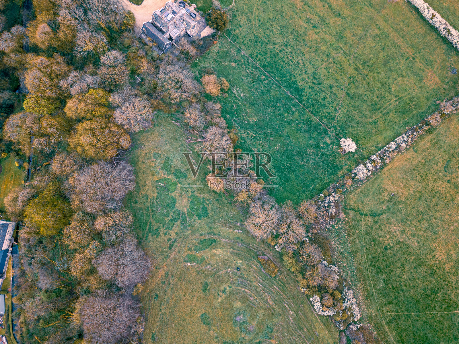 无人机在多赛特、韦茅斯、厄普韦附近拍摄的陆地照片摄影图片