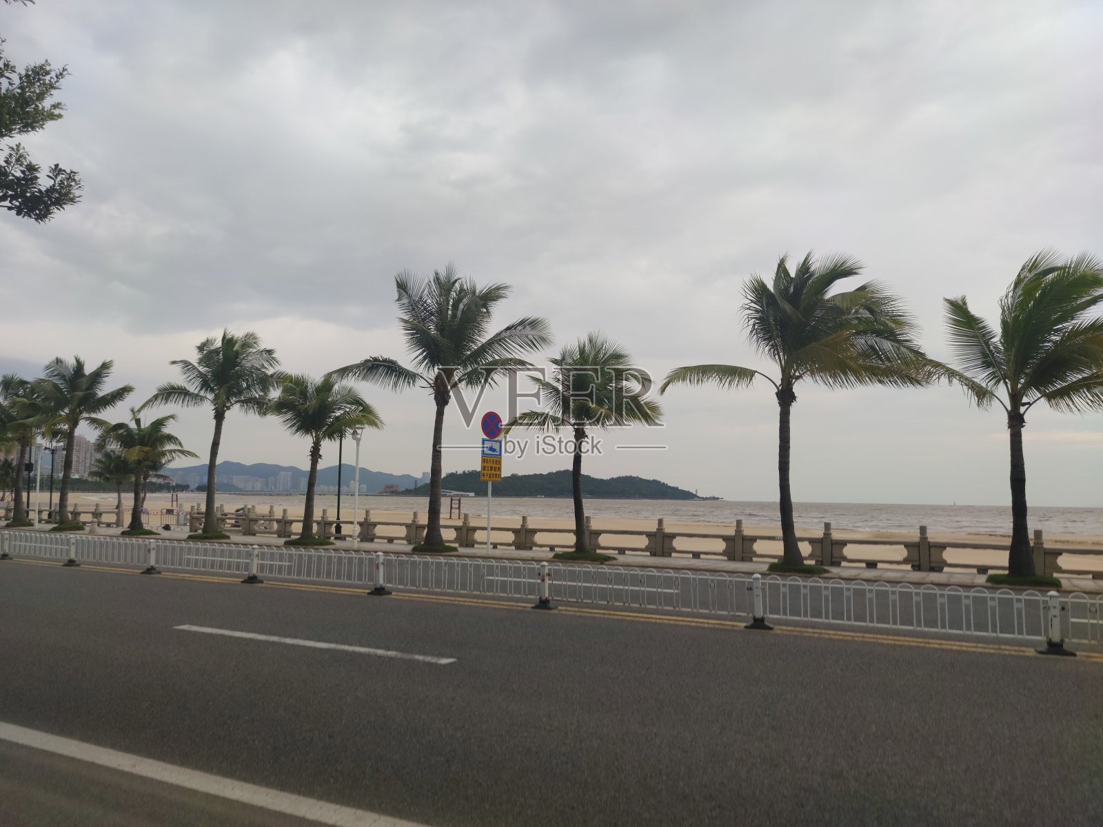 暴风雨前的海岸照片摄影图片