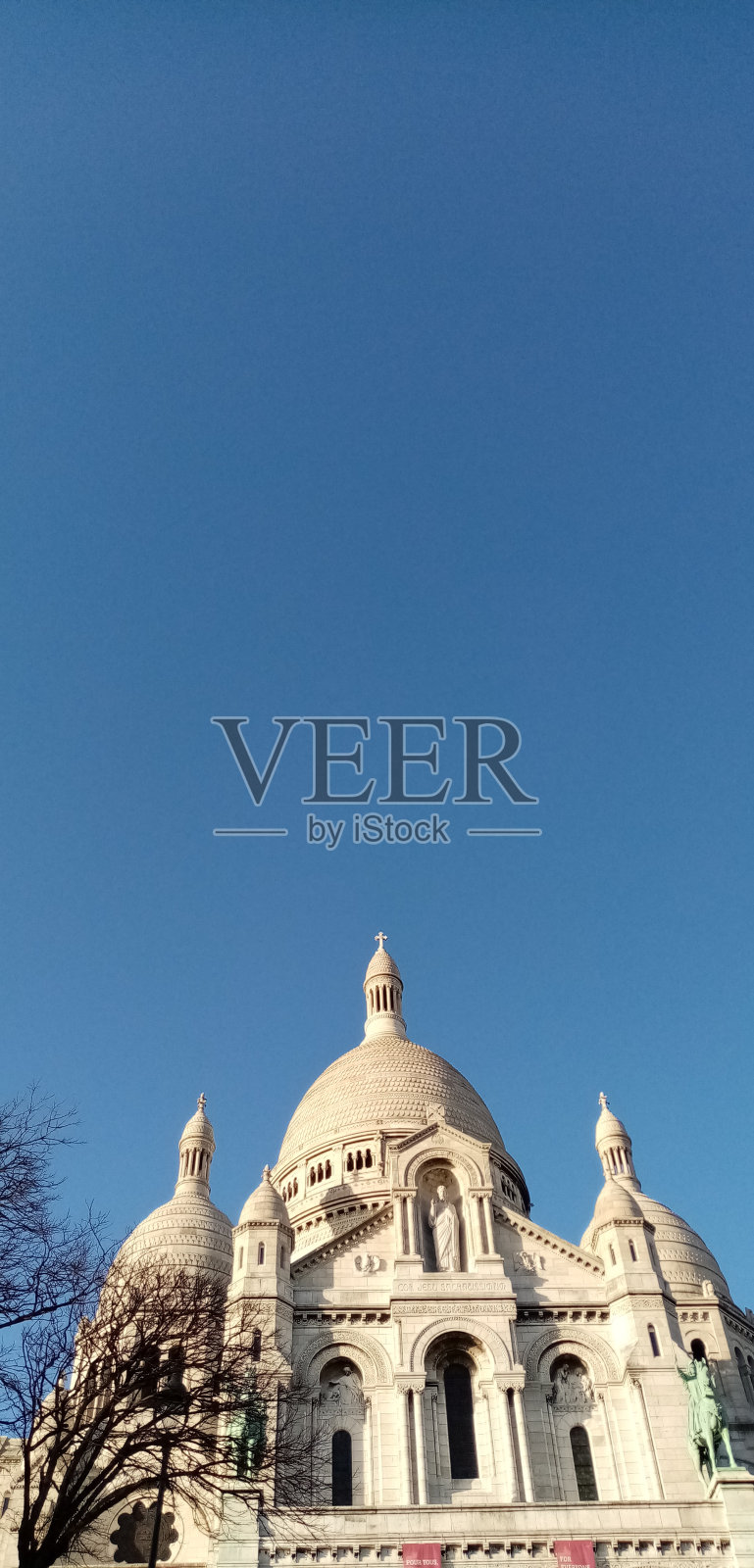 在一个晴朗的早晨，圣心大教堂照片摄影图片