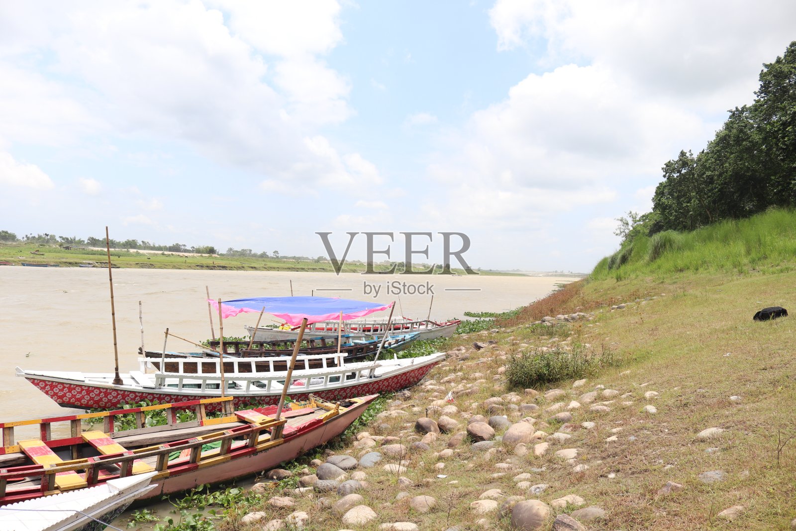 从孟加拉国来的河上的船的美丽景象照片摄影图片