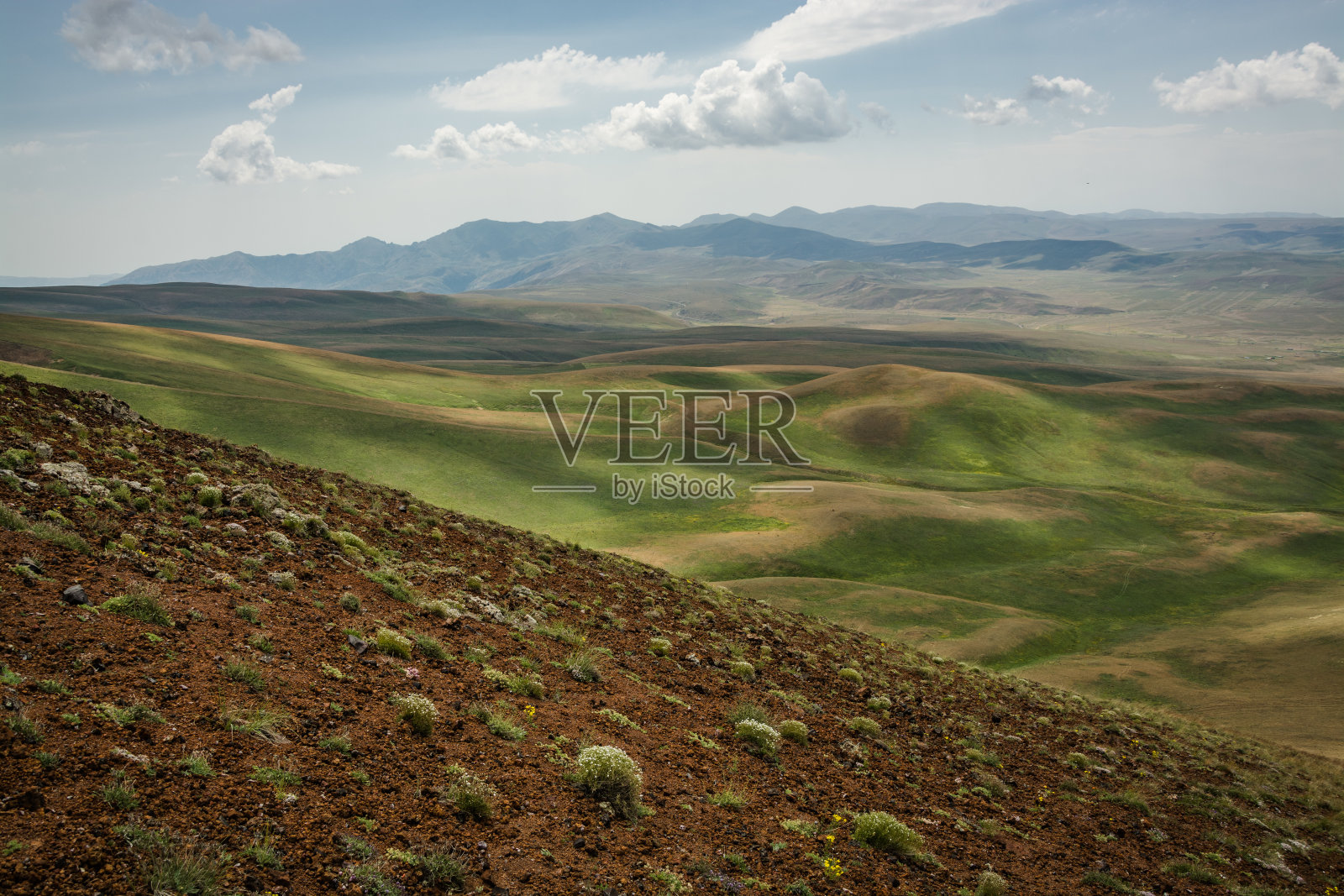 亚美尼亚迷人的绿色山脉景观照片摄影图片