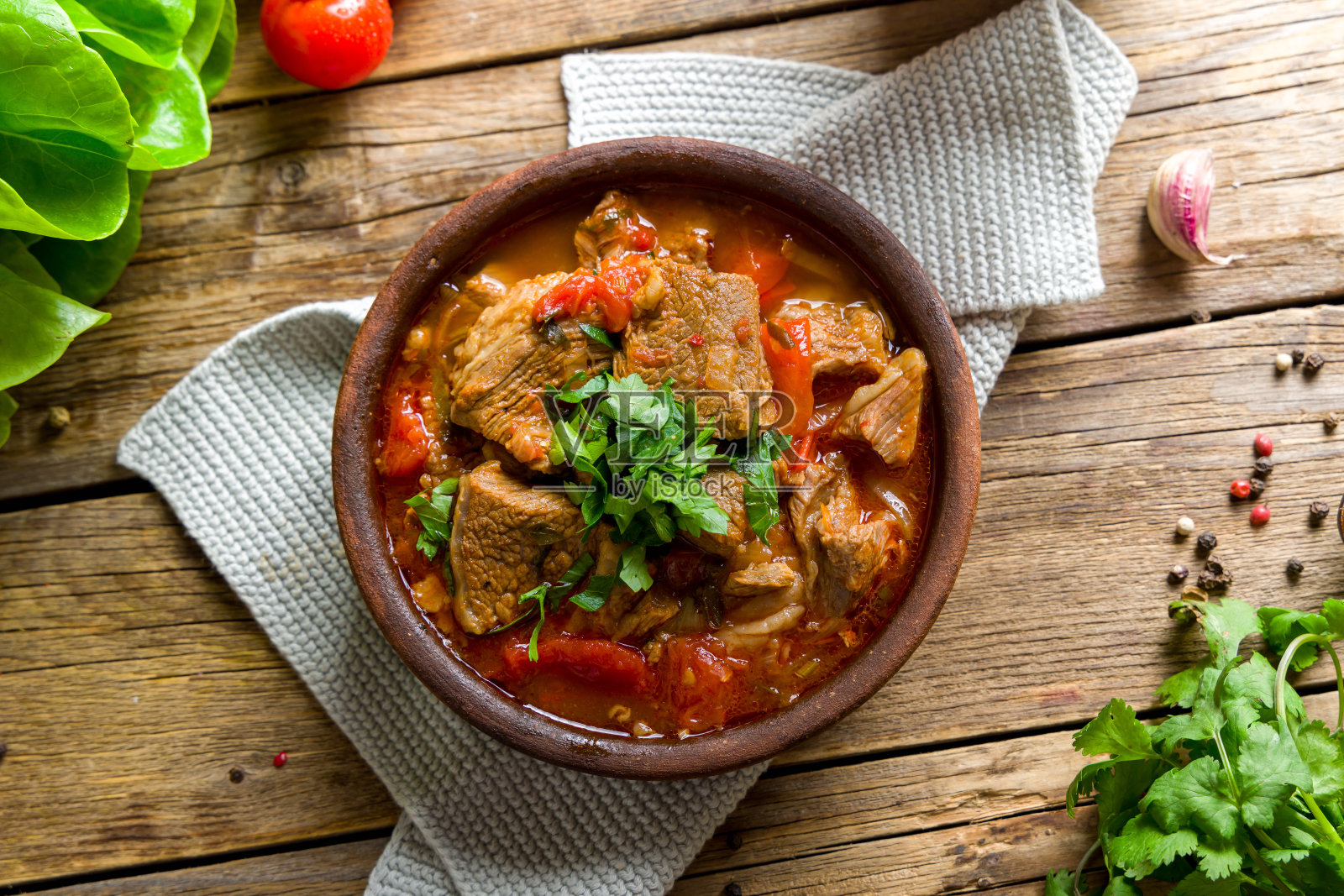 Chashushuli格鲁吉亚厨房的老木桌面视图照片摄影图片