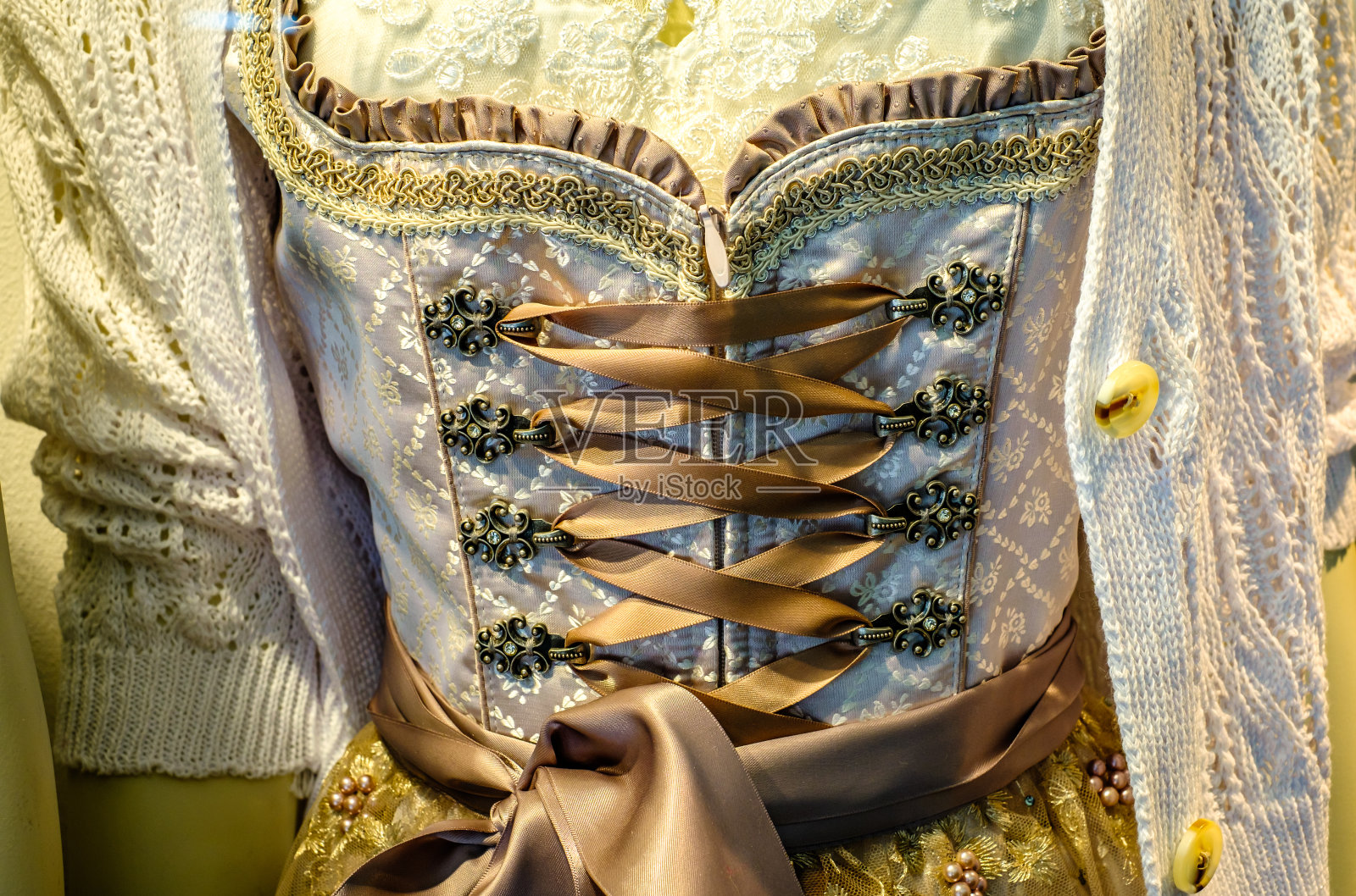 巴伐利亚地区典型的传统服装——紧身连衣裙照片摄影图片