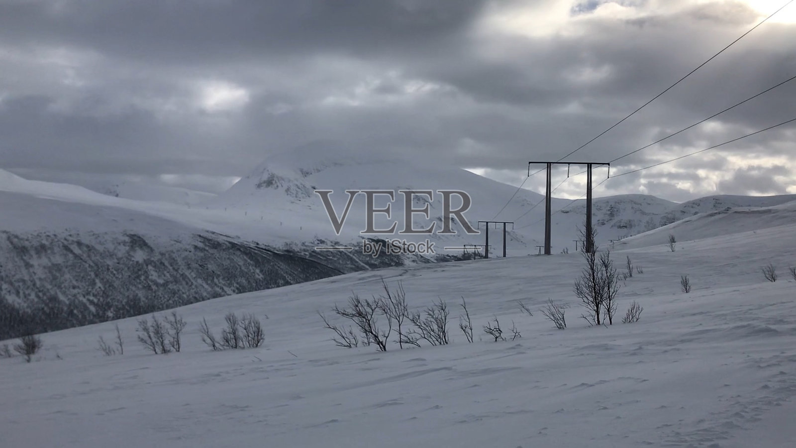 View of the city, surrounding islands and fjords, Fjellheisen, Tromsø, Norway照片摄影图片