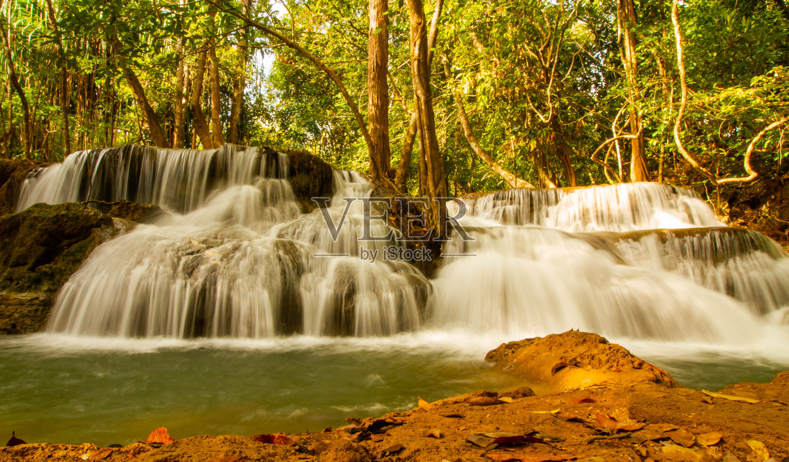 Huay Mae Kamin瀑布照片摄影图片