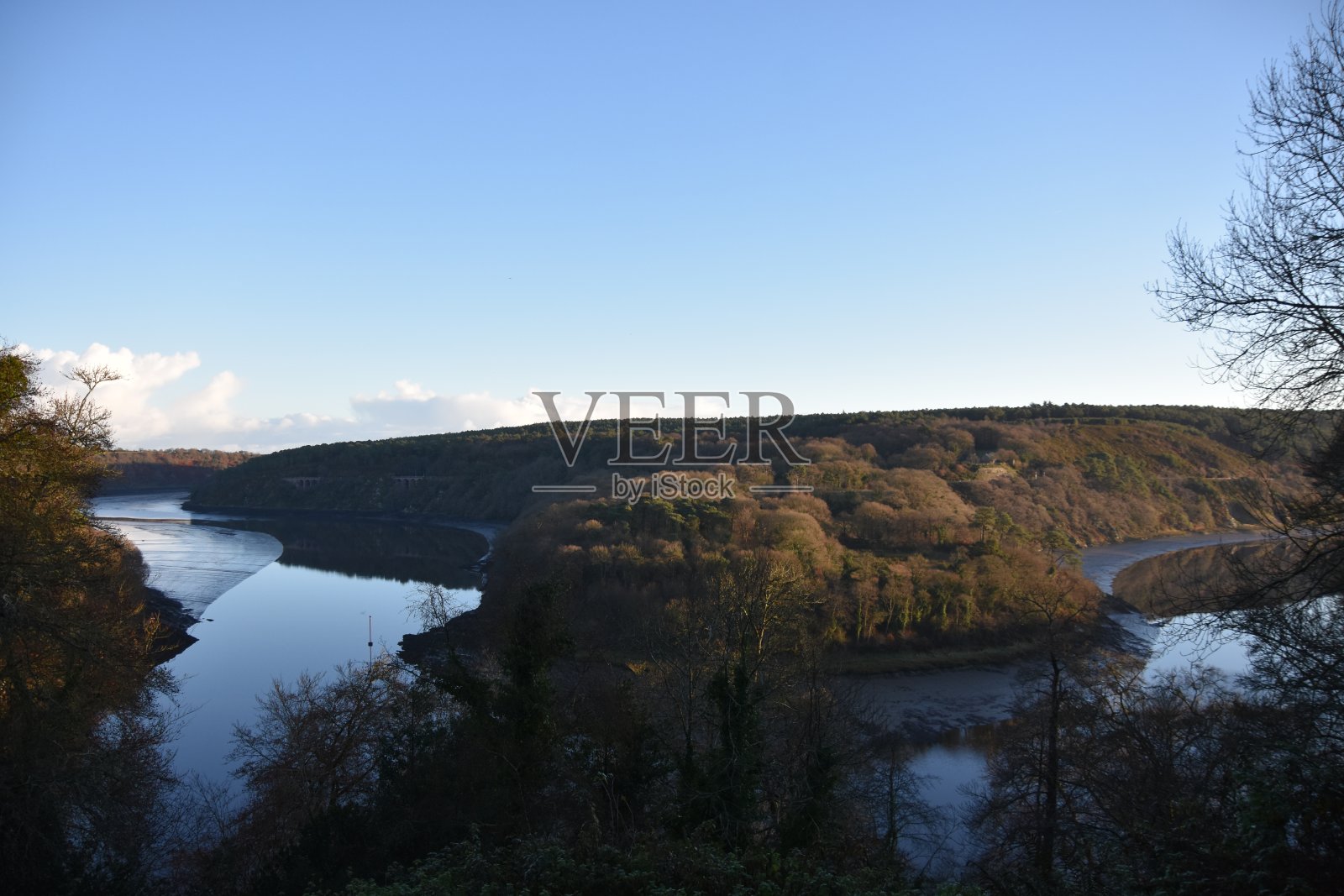 布列塔尼的河流和森林照片摄影图片