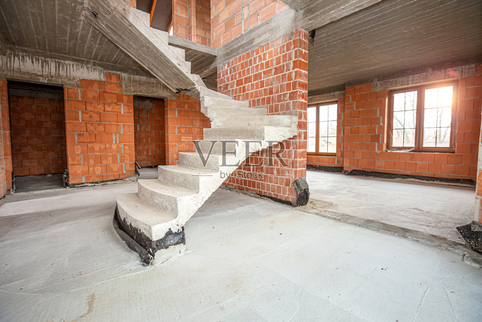 红砖房子内未完工的建筑没有抹灰照片摄影图片