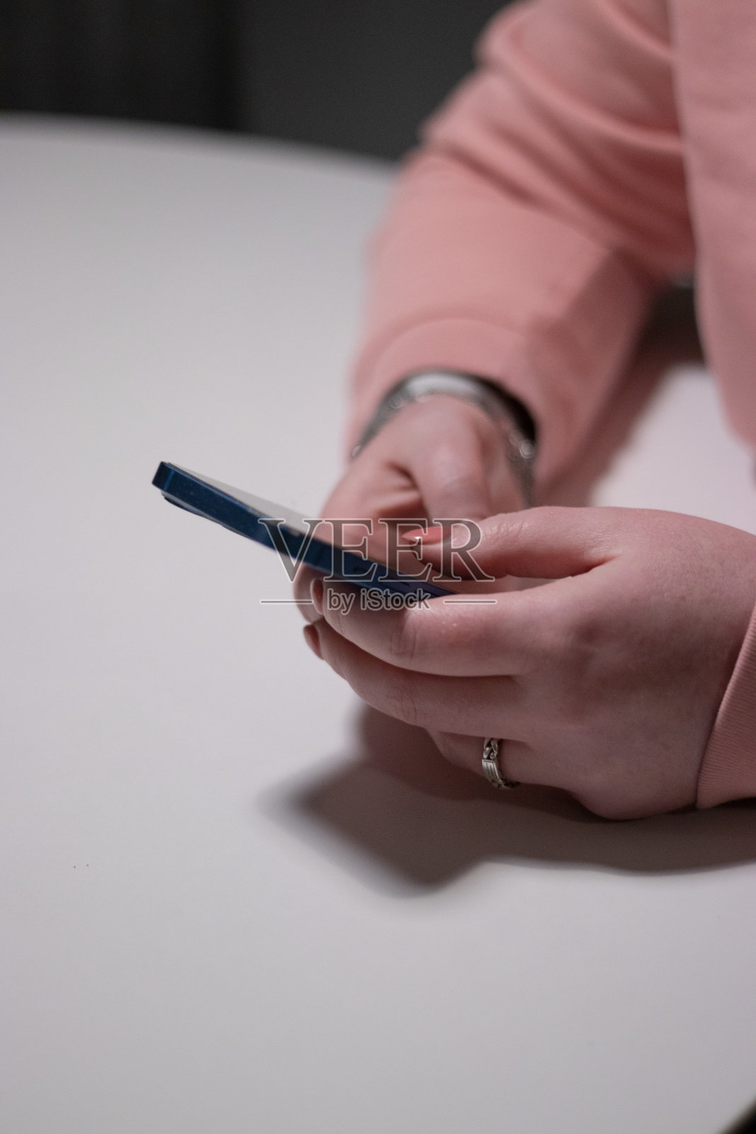 每天使用智能手机照片摄影图片