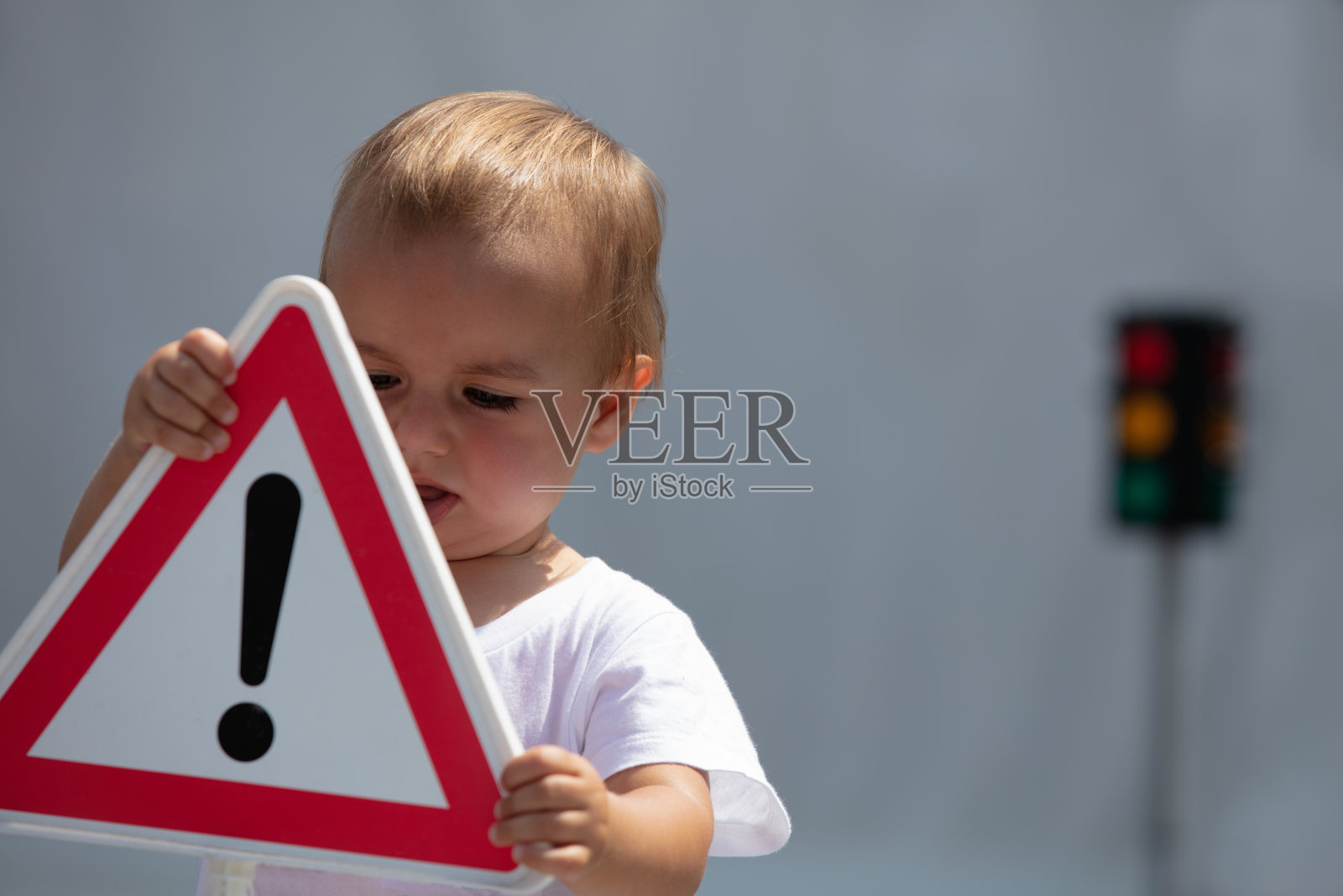 幼儿享受初次交通教育照片摄影图片