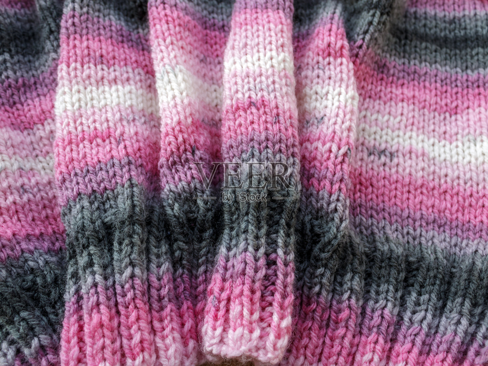 折叠粉灰色羊毛针织物照片摄影图片