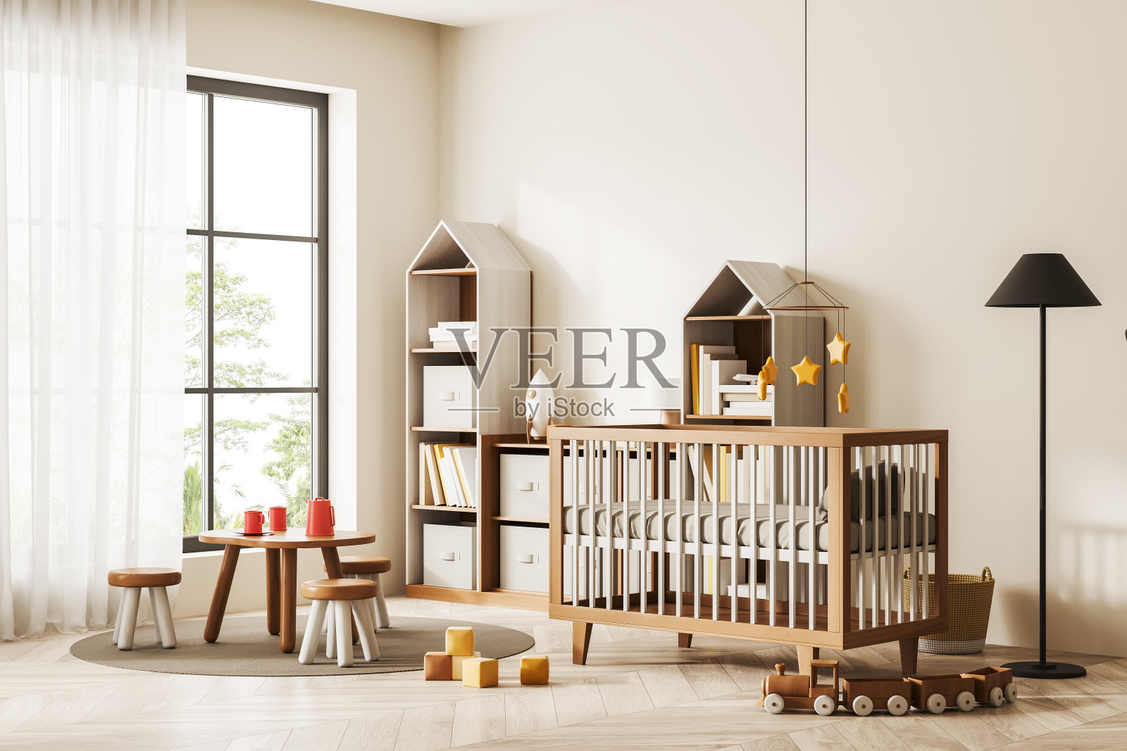 轻婴儿房内部有婴儿床，桌子和凳子，架子与装饰照片摄影图片