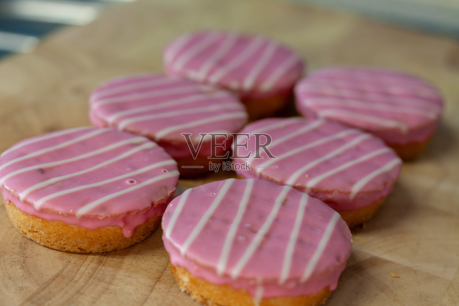 粉红色奶油糕点的特写镜头照片摄影图片