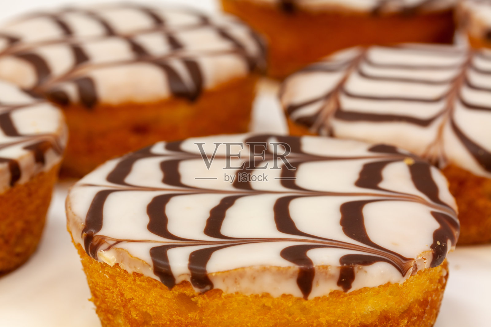 用奶油装饰的自制巧克力饼干特写镜头照片摄影图片