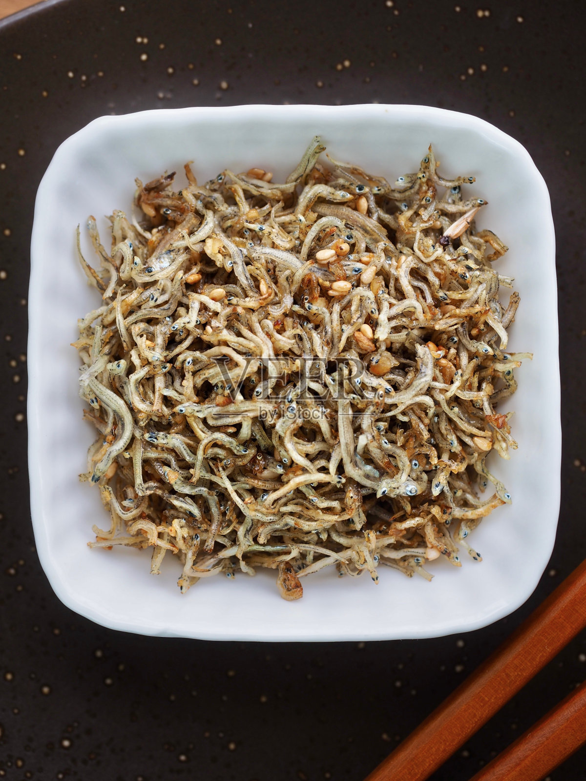 炒凤尾鱼，小凤尾鱼，配菜照片摄影图片