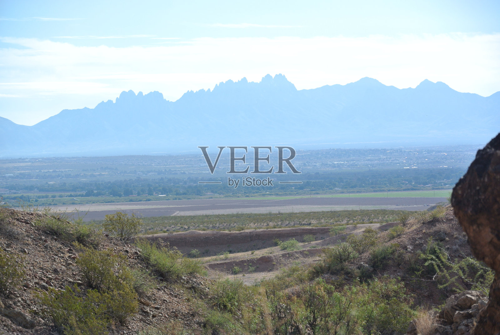 风景优美，有田有山照片摄影图片