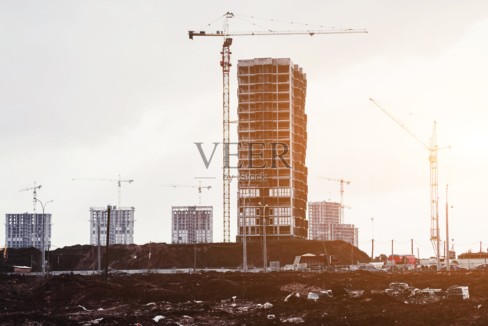 有起重机的建筑工地照片摄影图片