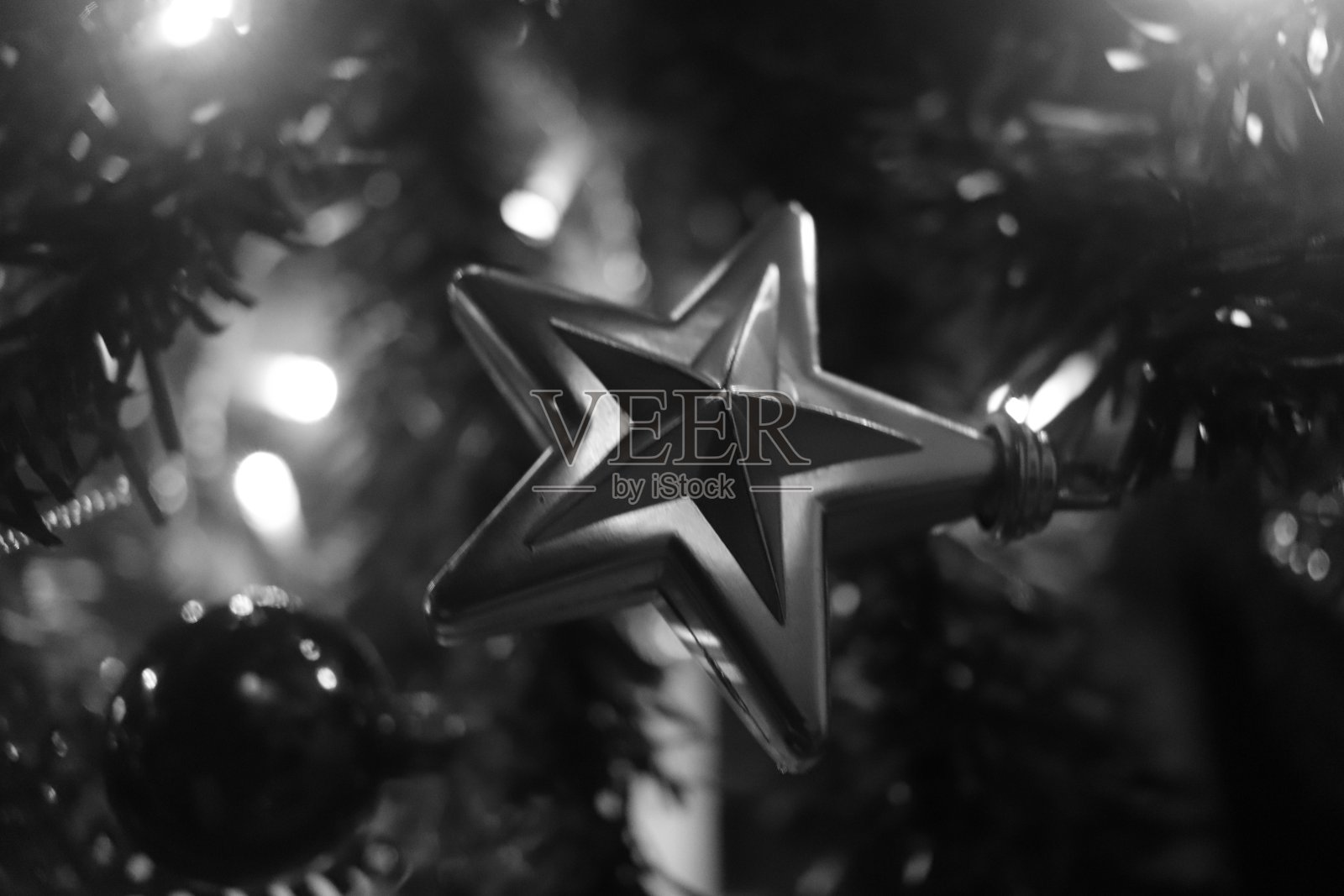 圣诞装饰的黑白照片照片摄影图片