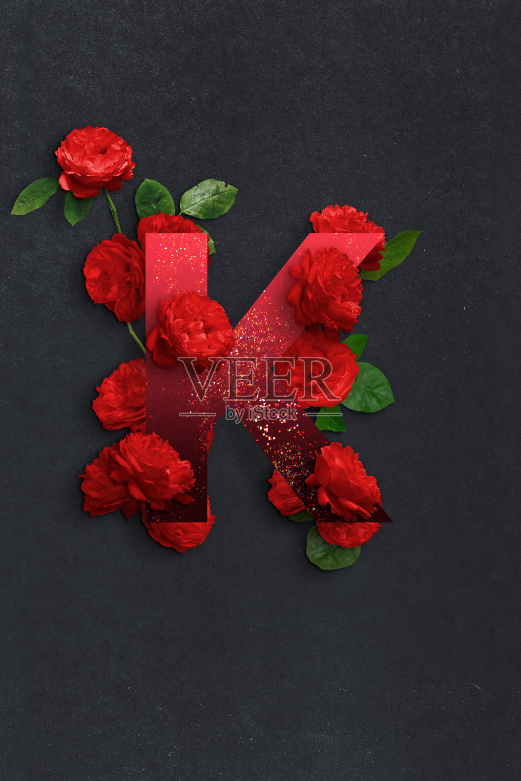 白色背景，粉红色的花字母照片摄影图片