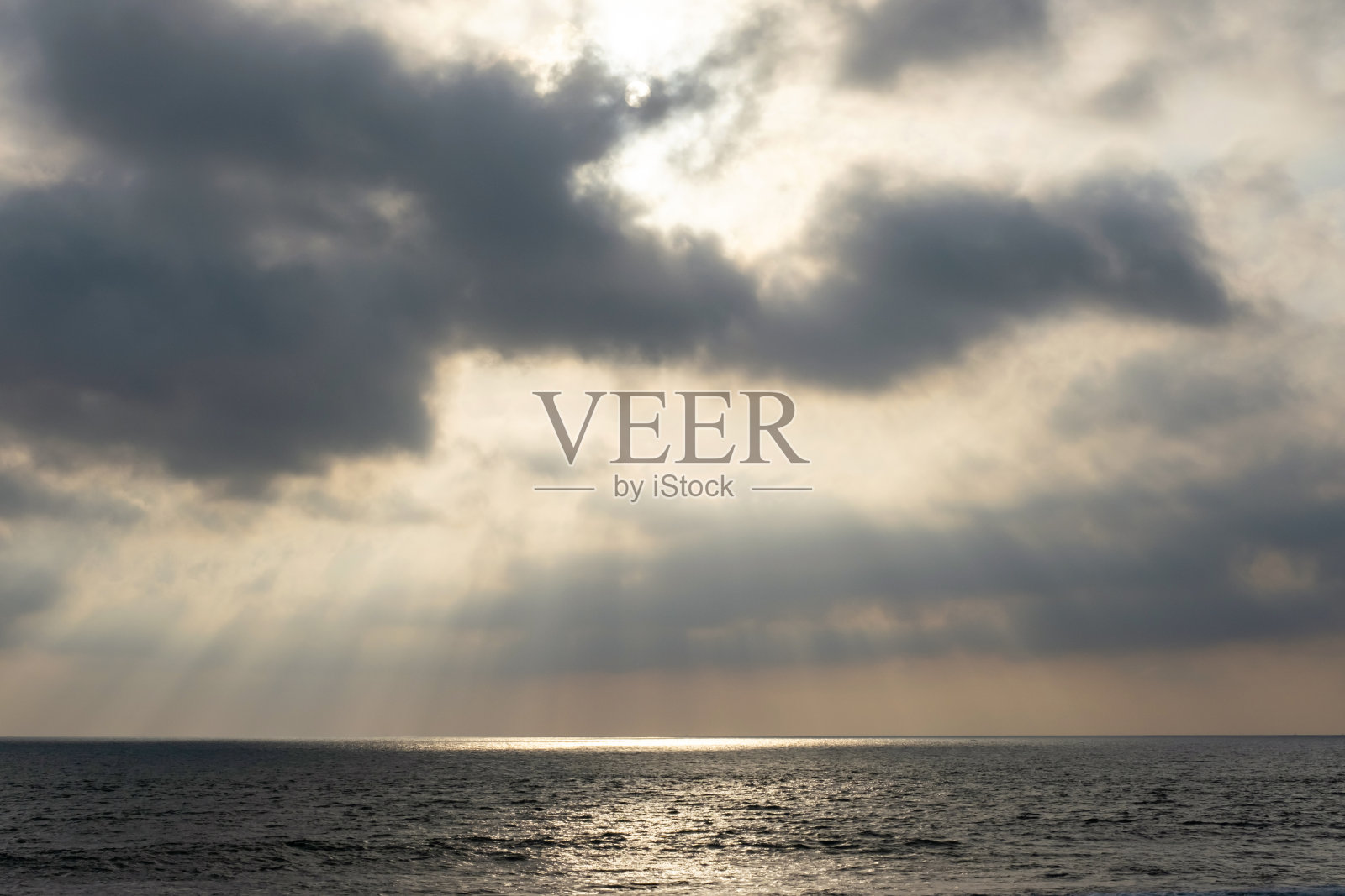 灵感日落海景。照片摄影图片