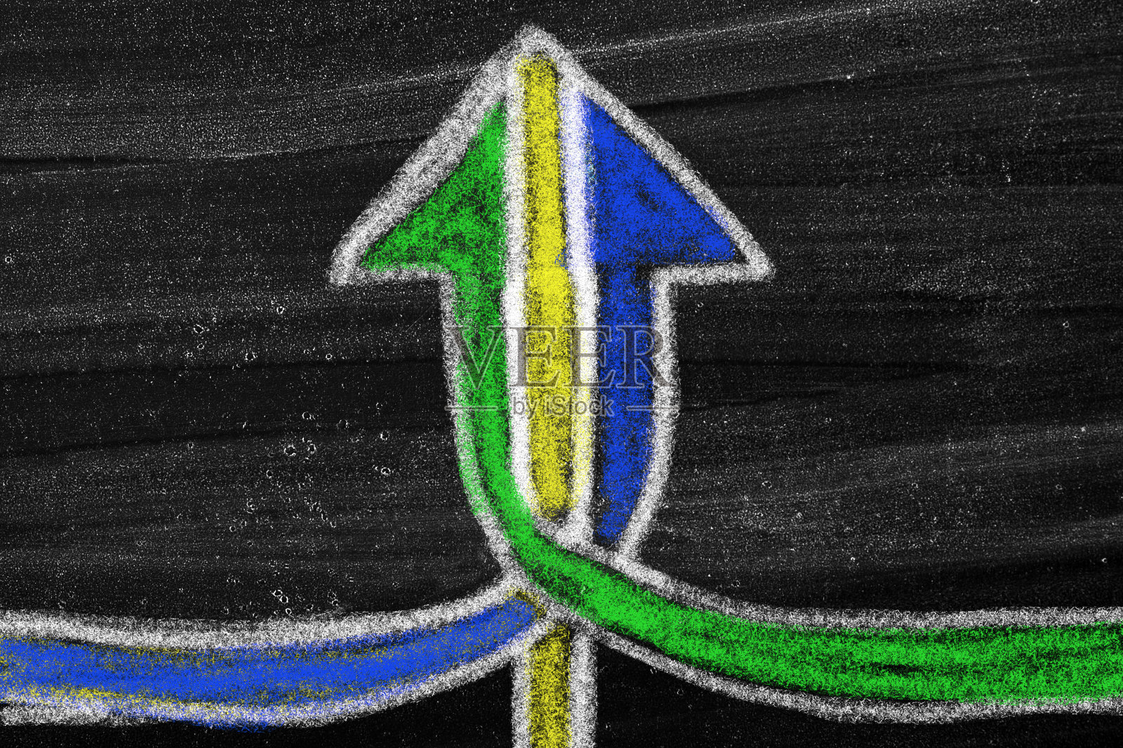 黑板上有箭头的伙伴关系概念照片摄影图片