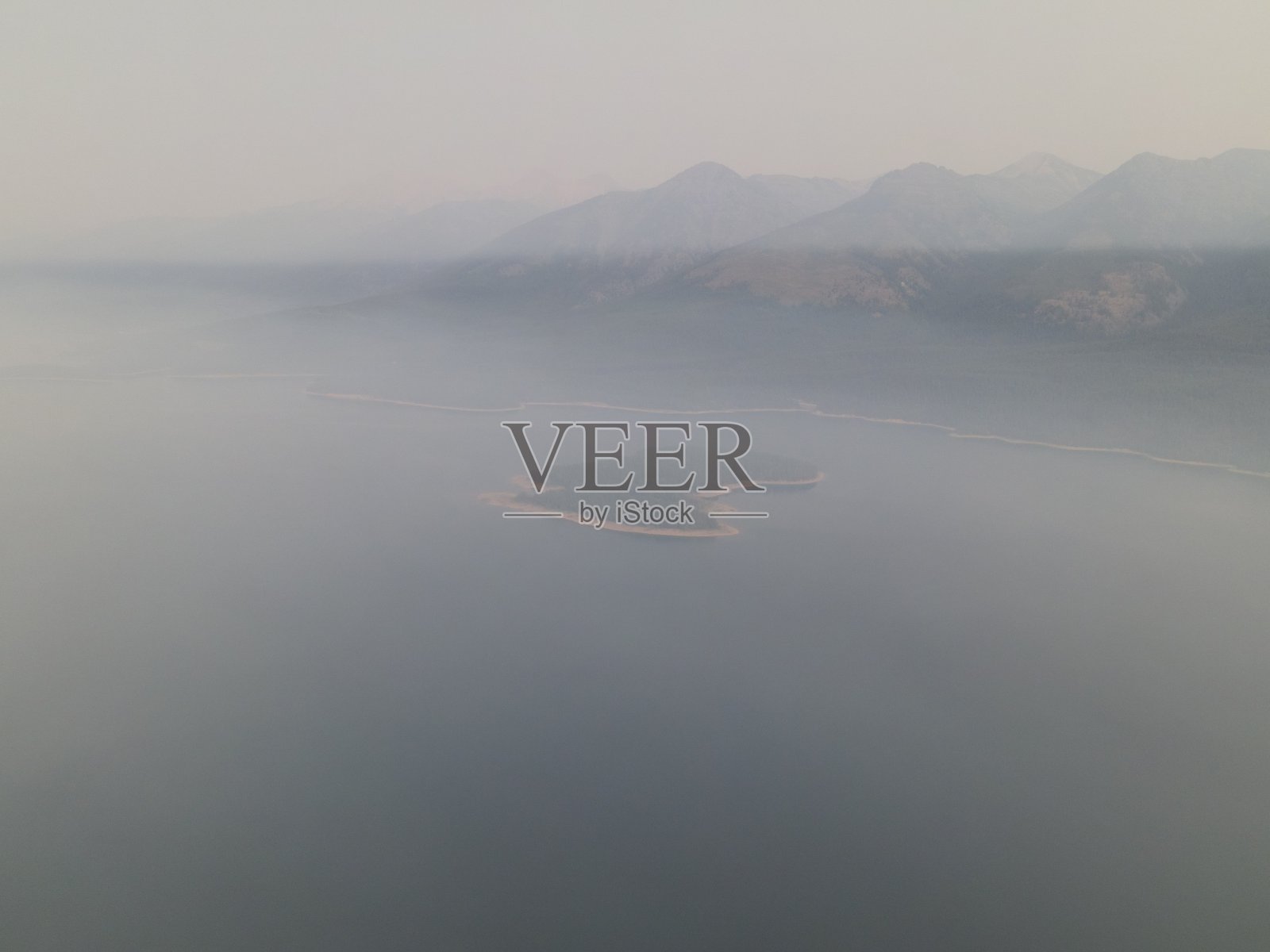 饿马水库2022照片摄影图片